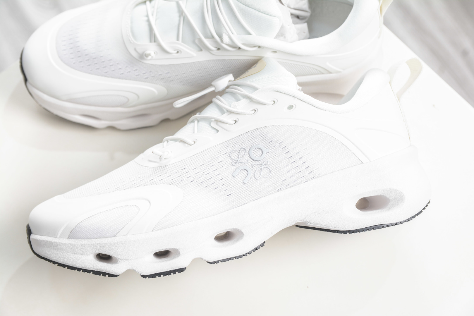 LOEWE罗意威 x ON昂跑 联名款 Cloudsolo 原鞋一致橡胶底 3MF3066-Top High Quatity Cheap Sneakers Fashion Clothing Clothes Bags handbags Shoes of all Brand wholesale With The best Quality And Beautiful Price from China Factory Chinese suppliers wholesaler seller LOEWE罗意威 x ON昂跑 联名款 Cloudsolo 原鞋一致橡胶底 3MF3066
