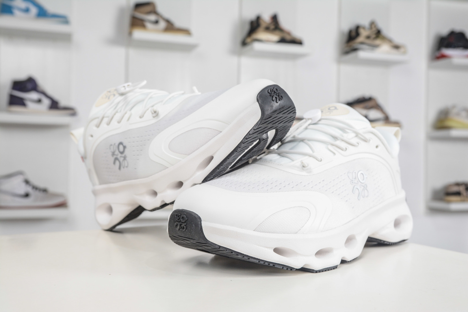 LOEWE罗意威 x ON昂跑 联名款 Cloudsolo 原鞋一致橡胶底 3MF3066-Top High Quatity Cheap Sneakers Fashion Clothing Clothes Bags handbags Shoes of all Brand wholesale With The best Quality And Beautiful Price from China Factory Chinese suppliers wholesaler seller LOEWE罗意威 x ON昂跑 联名款 Cloudsolo 原鞋一致橡胶底 3MF3066