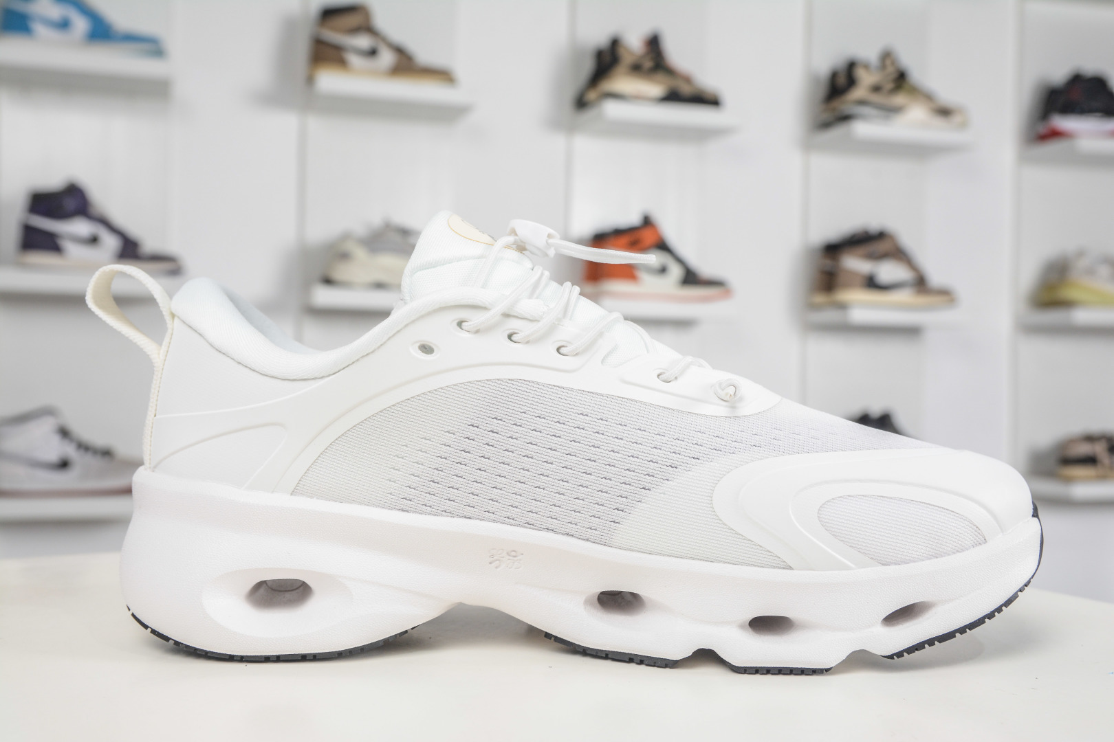 LOEWE罗意威 x ON昂跑 联名款 Cloudsolo 原鞋一致橡胶底 3MF3066-Top High Quatity Cheap Sneakers Fashion Clothing Clothes Bags handbags Shoes of all Brand wholesale With The best Quality And Beautiful Price from China Factory Chinese suppliers wholesaler seller LOEWE罗意威 x ON昂跑 联名款 Cloudsolo 原鞋一致橡胶底 3MF3066