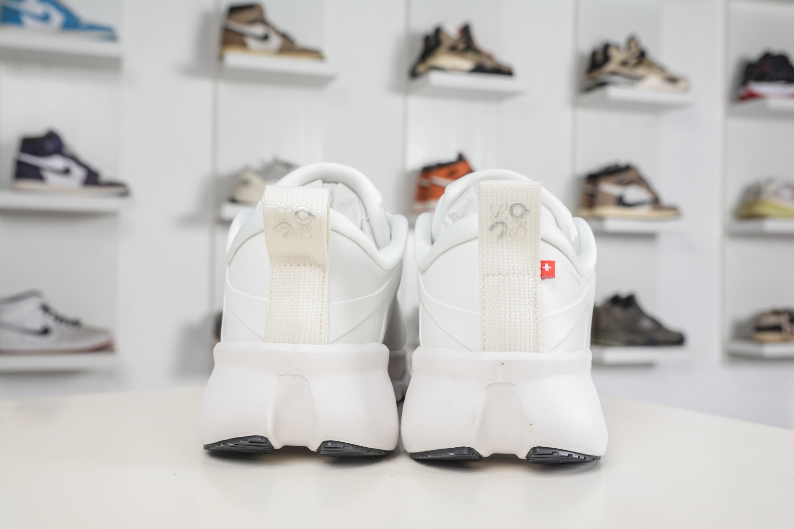 LOEWE罗意威 x ON昂跑 联名款 Cloudsolo 原鞋一致橡胶底 3MF3066-Top High Quatity Cheap Sneakers Fashion Clothing Clothes Bags handbags Shoes of all Brand wholesale With The best Quality And Beautiful Price from China Factory Chinese suppliers wholesaler seller LOEWE罗意威 x ON昂跑 联名款 Cloudsolo 原鞋一致橡胶底 3MF3066