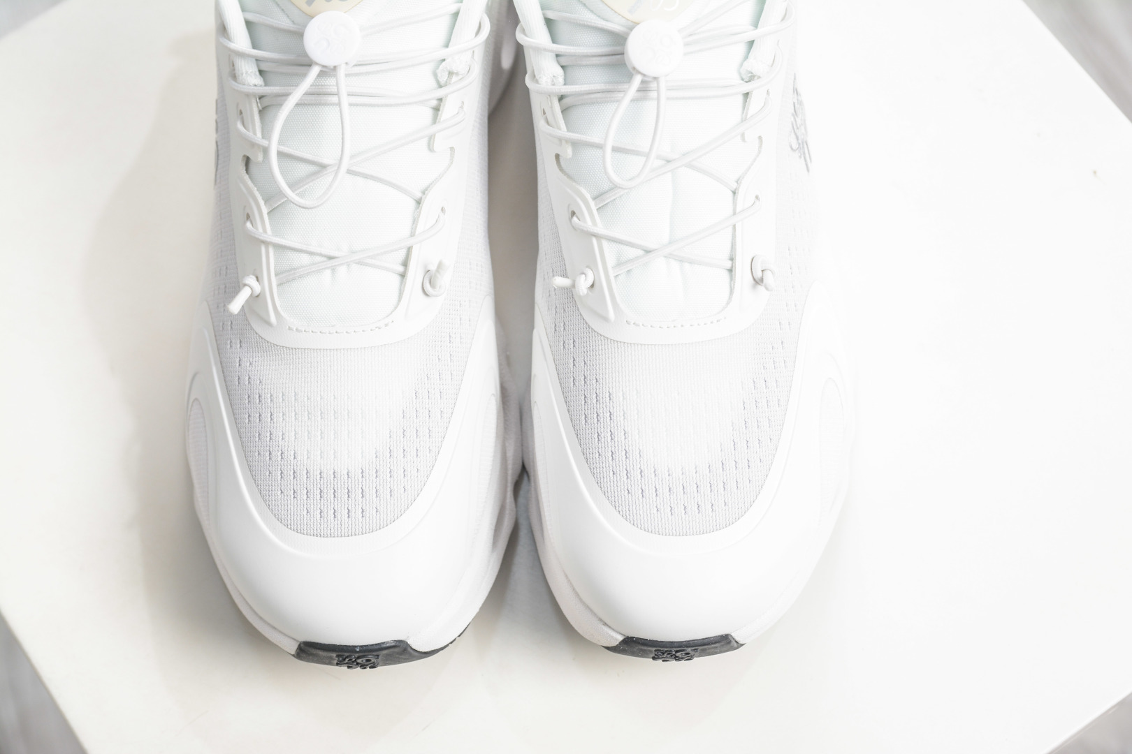 LOEWE罗意威 x ON昂跑 联名款 Cloudsolo 原鞋一致橡胶底 3MF3066-Top High Quatity Cheap Sneakers Fashion Clothing Clothes Bags handbags Shoes of all Brand wholesale With The best Quality And Beautiful Price from China Factory Chinese suppliers wholesaler seller LOEWE罗意威 x ON昂跑 联名款 Cloudsolo 原鞋一致橡胶底 3MF3066