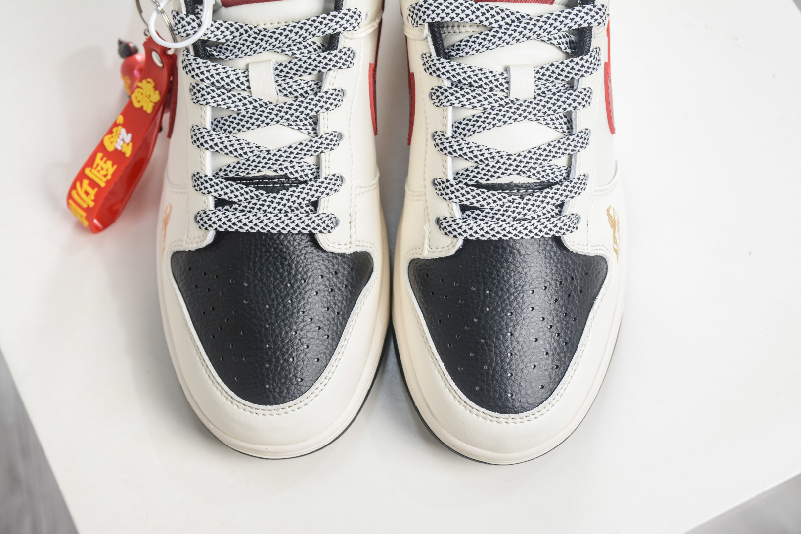 270 Nike SB Dunk Low 马年限定联名-白黑红三钩 MY9969-905-Chinese UA Cheap High Quatity Brand Clothes Bags handbags Sneakers wholesale wholesaler seller from China Factory suppliers Fashion Clothing Shoes best Quality Beautiful Price 270 Nike SB Dunk Low 马年限定联名-白黑红三钩 MY9969-905