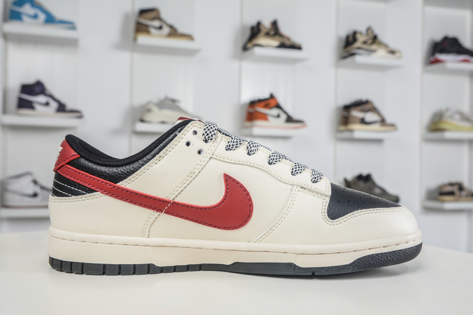 270 Nike SB Dunk Low 马年限定联名-白黑红三钩 MY9969-905-Chinese UA Cheap High Quatity Brand Clothes Bags handbags Sneakers wholesale wholesaler seller from China Factory suppliers Fashion Clothing Shoes best Quality Beautiful Price 270 Nike SB Dunk Low 马年限定联名-白黑红三钩 MY9969-905