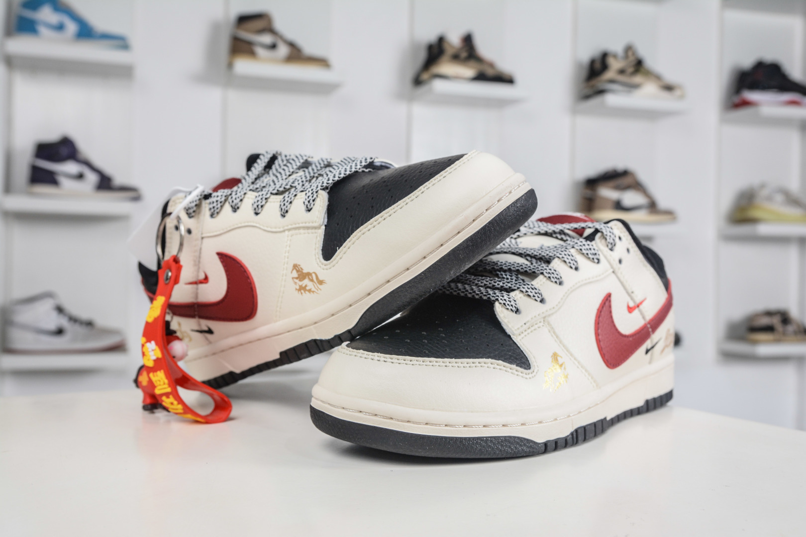 270 Nike SB Dunk Low 马年限定联名-白黑红三钩 MY9969-905-Chinese UA Cheap High Quatity Brand Clothes Bags handbags Sneakers wholesale wholesaler seller from China Factory suppliers Fashion Clothing Shoes best Quality Beautiful Price 270 Nike SB Dunk Low 马年限定联名-白黑红三钩 MY9969-905