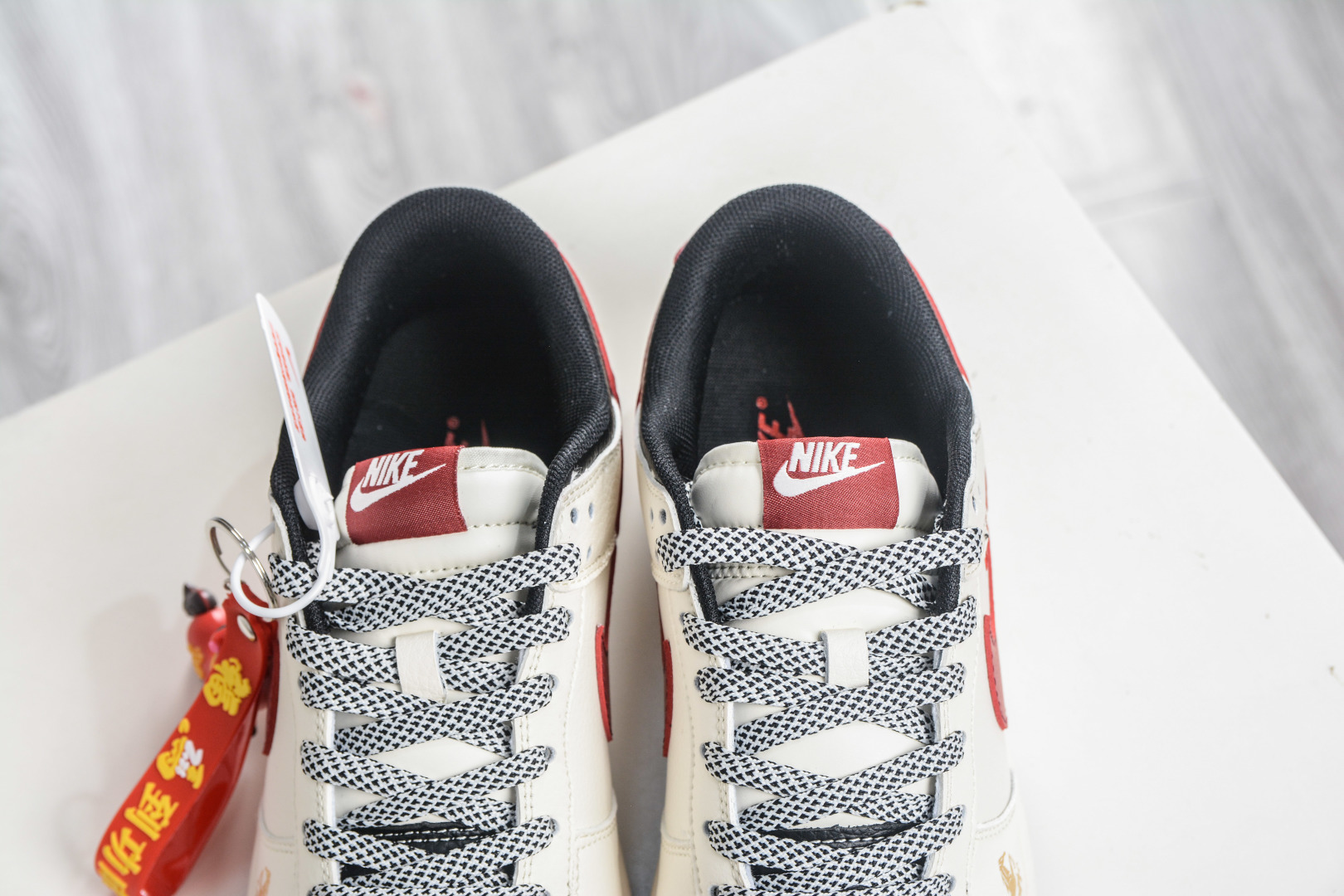 270 Nike SB Dunk Low 马年限定联名-白黑红三钩 MY9969-905-Chinese UA Cheap High Quatity Brand Clothes Bags handbags Sneakers wholesale wholesaler seller from China Factory suppliers Fashion Clothing Shoes best Quality Beautiful Price 270 Nike SB Dunk Low 马年限定联名-白黑红三钩 MY9969-905
