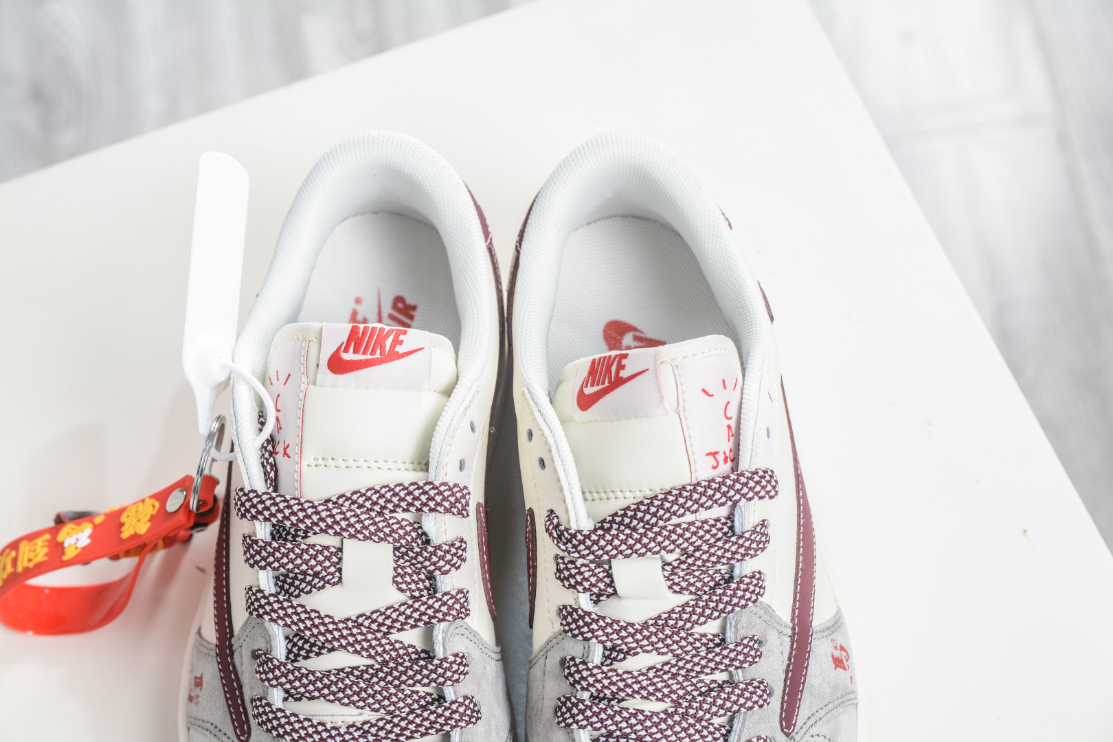 270 TS x Air Jordan AJ1 Low 倒钩低帮马年限定-白灰酒红 MY9969-802-Chinese UA Cheap High Quatity Brand Clothes Bags handbags Sneakers wholesale wholesaler seller from China Factory suppliers Fashion Clothing Shoes best Quality Beautiful Price 270 TS x Air Jordan AJ1 Low 倒钩低帮马年限定-白灰酒红 MY9969-802