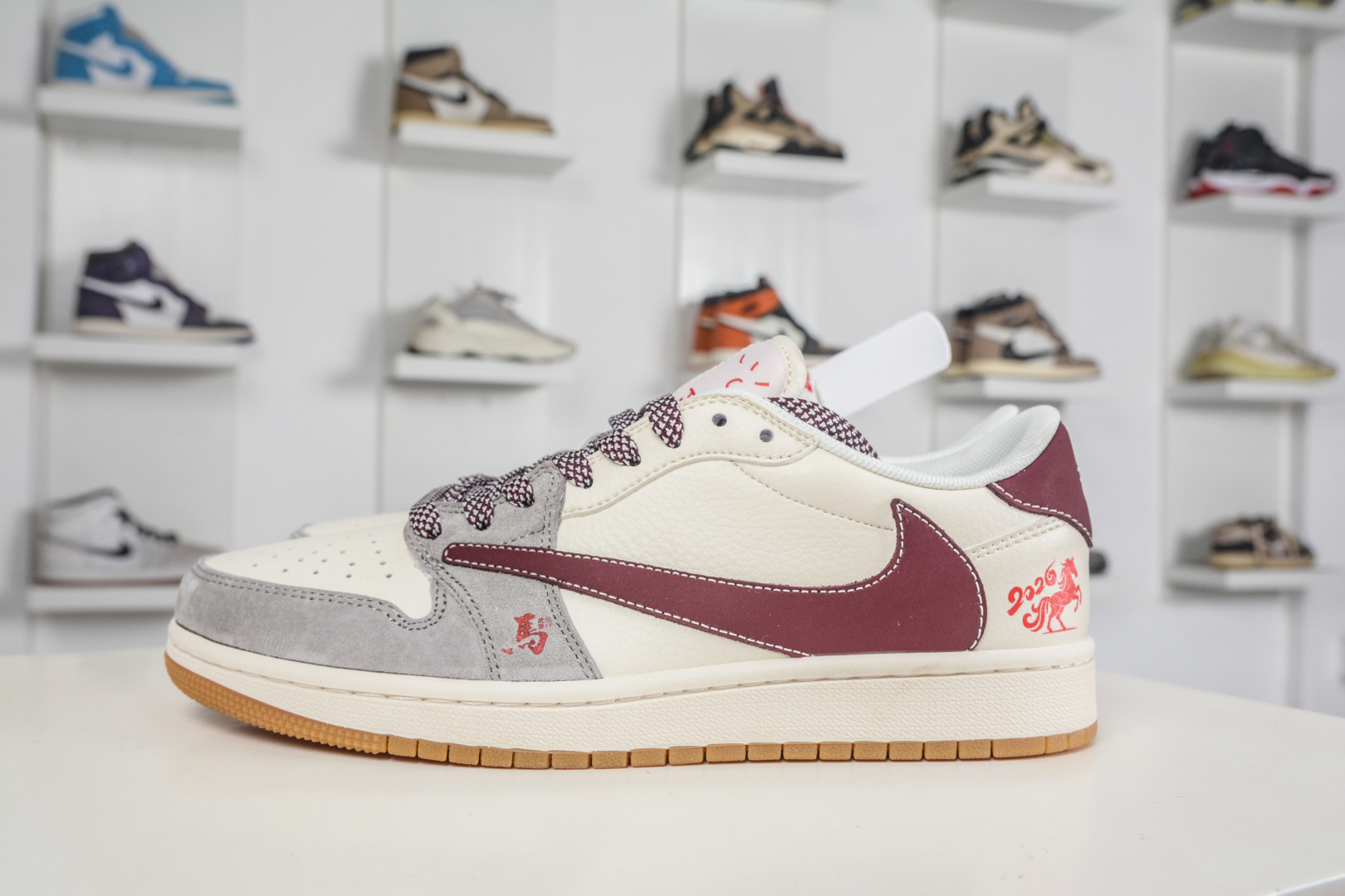 270 TS x Air Jordan AJ1 Low 倒钩低帮马年限定-白灰酒红 MY9969-802-Chinese UA Cheap High Quatity Brand Clothes Bags handbags Sneakers wholesale wholesaler seller from China Factory suppliers Fashion Clothing Shoes best Quality Beautiful Price 270 TS x Air Jordan AJ1 Low 倒钩低帮马年限定-白灰酒红 MY9969-802