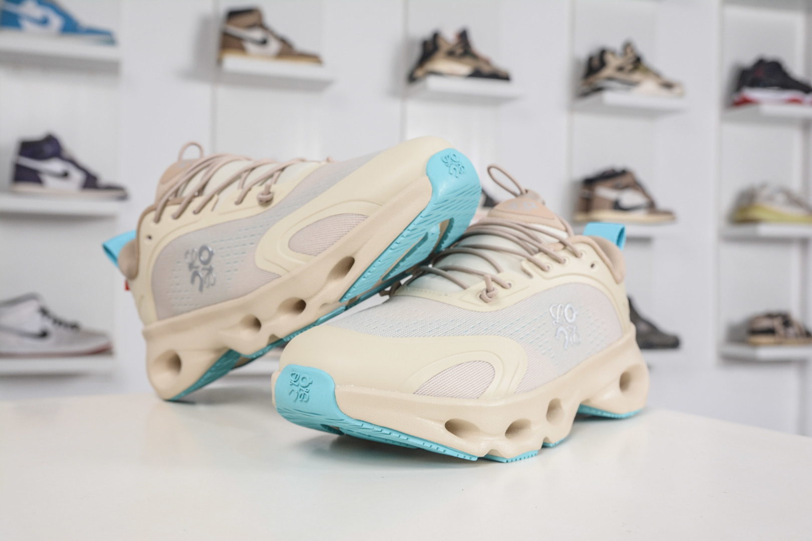 LOEWE罗意威 x ON昂跑 联名款 Cloudsolo 原鞋一致橡胶底 3WF3060-Top High Quatity Cheap Sneakers Fashion Clothing Clothes Bags handbags Shoes of all Brand wholesale With The best Quality And Beautiful Price from China Factory Chinese suppliers wholesaler seller LOEWE罗意威 x ON昂跑 联名款 Cloudsolo 原鞋一致橡胶底 3WF3060