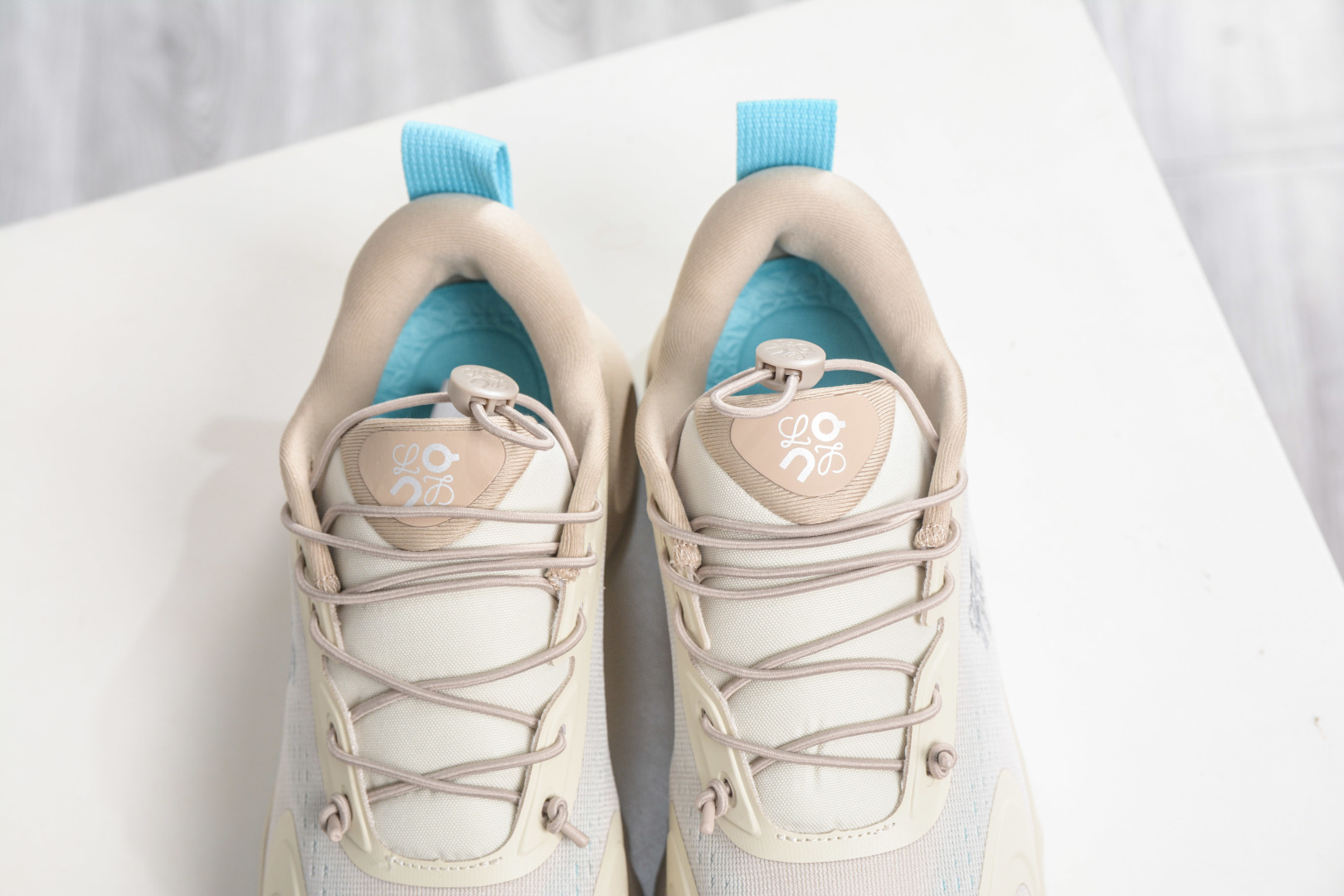 LOEWE罗意威 x ON昂跑 联名款 Cloudsolo 原鞋一致橡胶底 3WF3060-Top High Quatity Cheap Sneakers Fashion Clothing Clothes Bags handbags Shoes of all Brand wholesale With The best Quality And Beautiful Price from China Factory Chinese suppliers wholesaler seller LOEWE罗意威 x ON昂跑 联名款 Cloudsolo 原鞋一致橡胶底 3WF3060