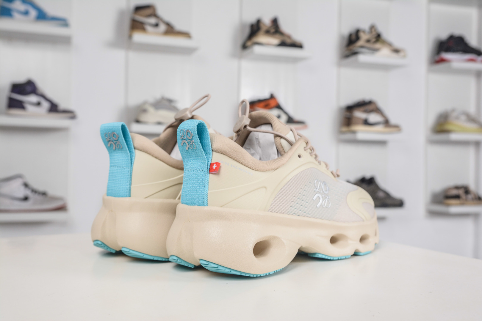 LOEWE罗意威 x ON昂跑 联名款 Cloudsolo 原鞋一致橡胶底 3WF3060-Top High Quatity Cheap Sneakers Fashion Clothing Clothes Bags handbags Shoes of all Brand wholesale With The best Quality And Beautiful Price from China Factory Chinese suppliers wholesaler seller LOEWE罗意威 x ON昂跑 联名款 Cloudsolo 原鞋一致橡胶底 3WF3060
