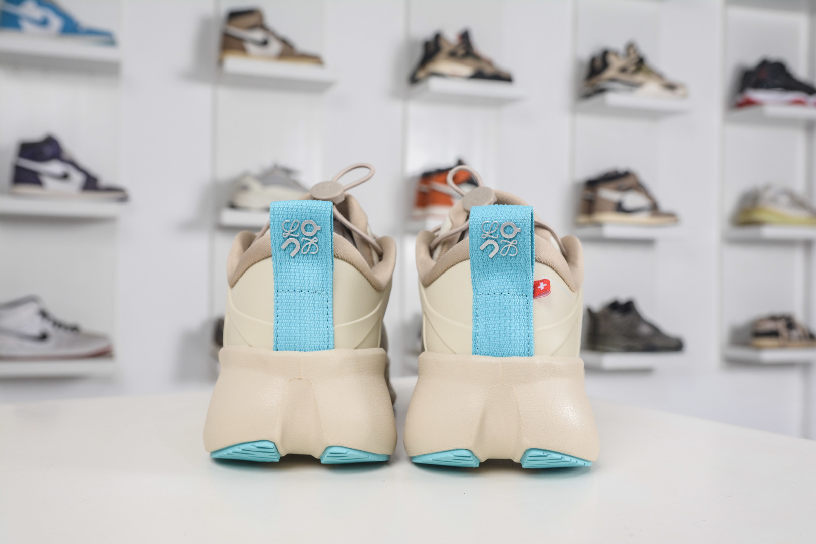 LOEWE罗意威 x ON昂跑 联名款 Cloudsolo 原鞋一致橡胶底 3WF3060-Top High Quatity Cheap Sneakers Fashion Clothing Clothes Bags handbags Shoes of all Brand wholesale With The best Quality And Beautiful Price from China Factory Chinese suppliers wholesaler seller LOEWE罗意威 x ON昂跑 联名款 Cloudsolo 原鞋一致橡胶底 3WF3060