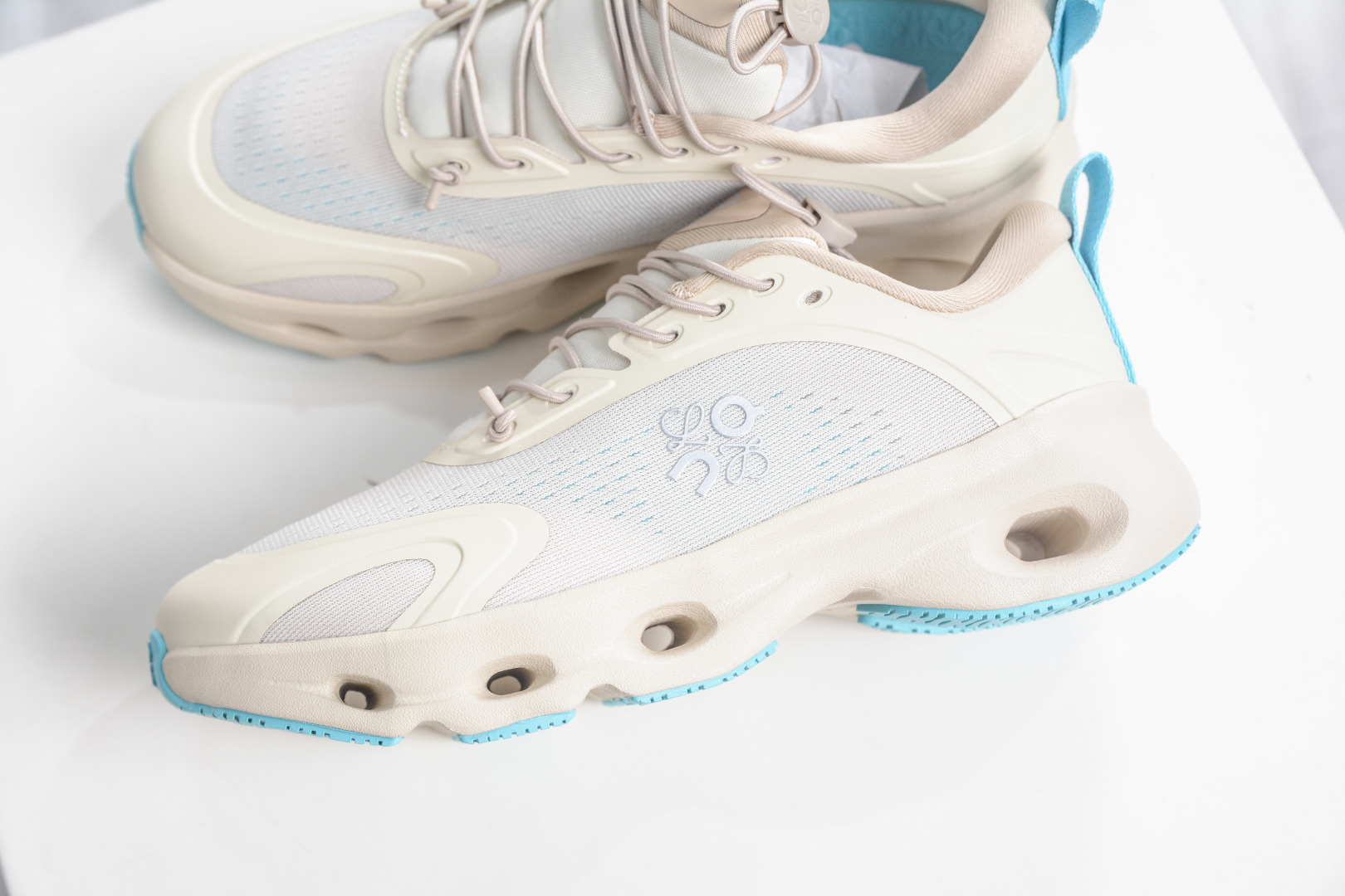 LOEWE罗意威 x ON昂跑 联名款 Cloudsolo 原鞋一致橡胶底 3WF3060-Top High Quatity Cheap Sneakers Fashion Clothing Clothes Bags handbags Shoes of all Brand wholesale With The best Quality And Beautiful Price from China Factory Chinese suppliers wholesaler seller LOEWE罗意威 x ON昂跑 联名款 Cloudsolo 原鞋一致橡胶底 3WF3060