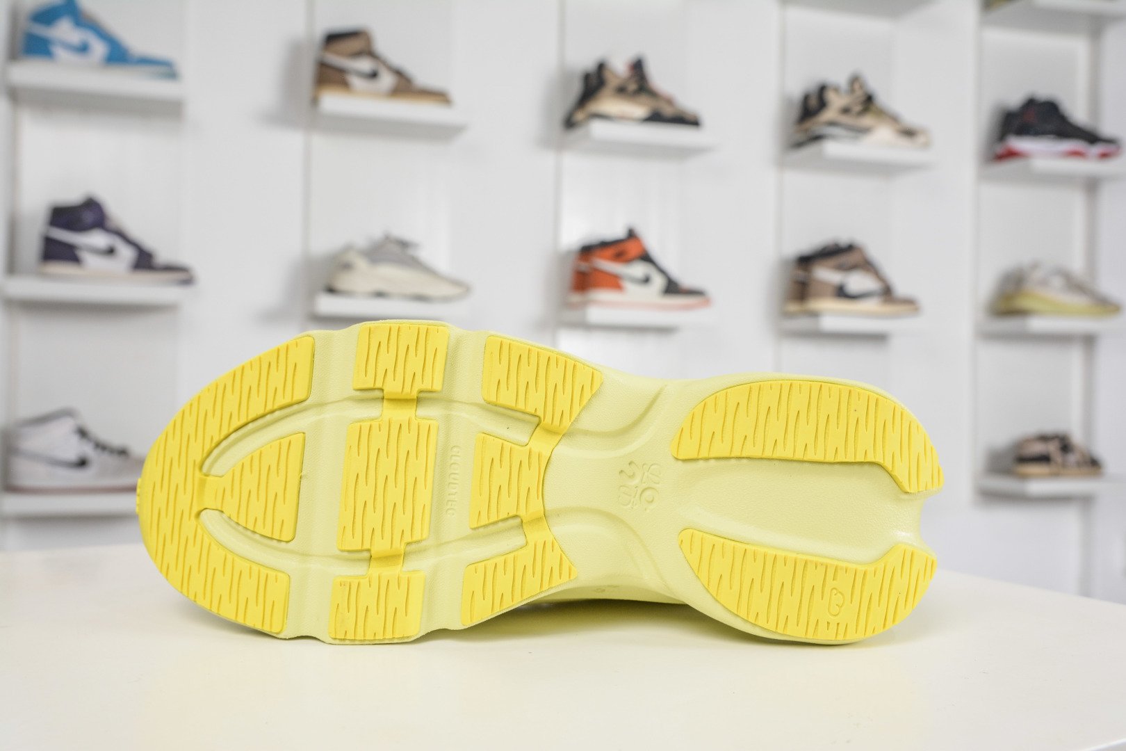 330 LOEWE罗意威 x ON昂跑 联名款 Cloudsolo 原鞋一致橡胶底 3WF33060-Chinese UA Cheap High Quatity Brand Clothes Bags handbags Sneakers wholesale wholesaler seller from China Factory suppliers Fashion Clothing Shoes best Quality Beautiful Price 330 LOEWE罗意威 x ON昂跑 联名款 Cloudsolo 原鞋一致橡胶底 3WF33060
