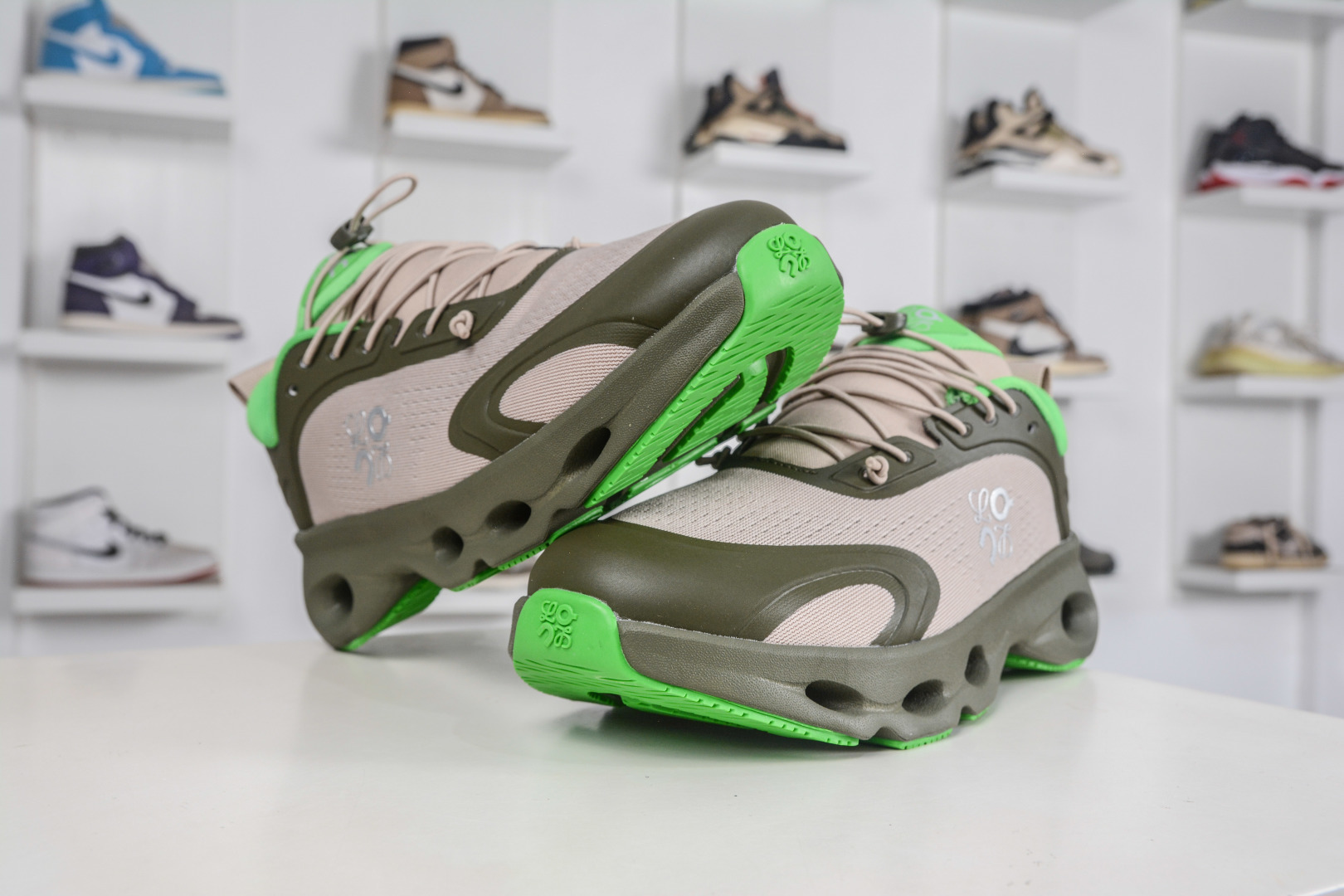 330 LOEWE罗意威 x ON昂跑 联名款 Cloudsolo 原鞋一致橡胶底 3MF3066-Chinese UA Cheap High Quatity Brand Clothes Bags handbags Sneakers wholesale wholesaler seller from China Factory suppliers Fashion Clothing Shoes best Quality Beautiful Price 330 LOEWE罗意威 x ON昂跑 联名款 Cloudsolo 原鞋一致橡胶底 3MF3066