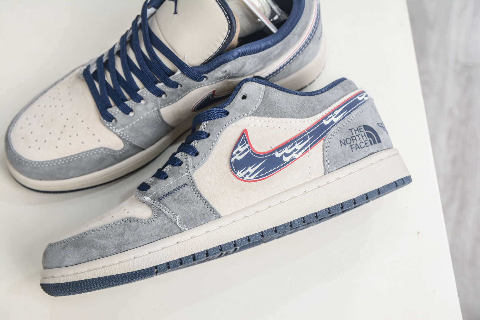 270 Air Jordan 1 Retro Low x The North Face 北面马年限定联名- 灰白蓝 LL8888-005