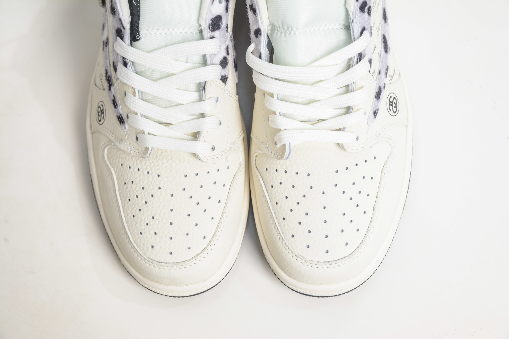 270 TS x Air Jordan x Stussy AJ1 Low 倒钩低帮联名斯图西-白灰黑豹纹 XJ0979-001