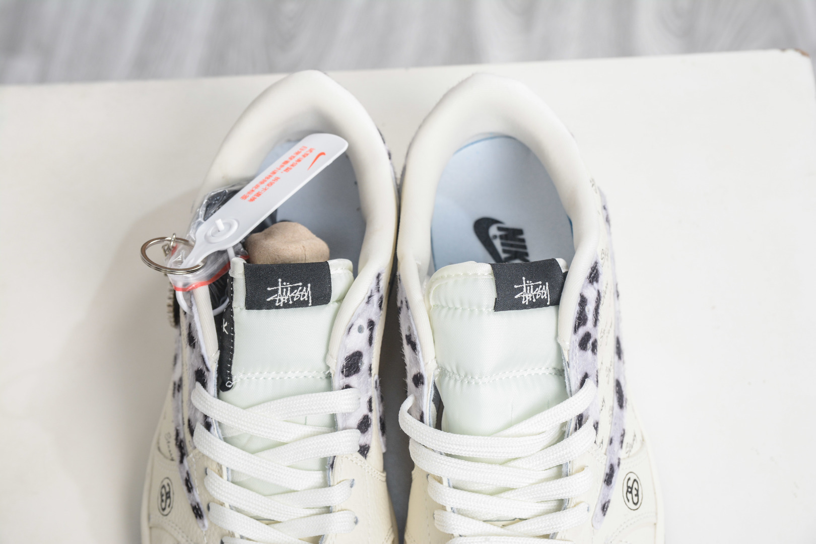 270 TS x Air Jordan x Stussy AJ1 Low 倒钩低帮联名斯图西-白灰黑豹纹 XJ0979-001