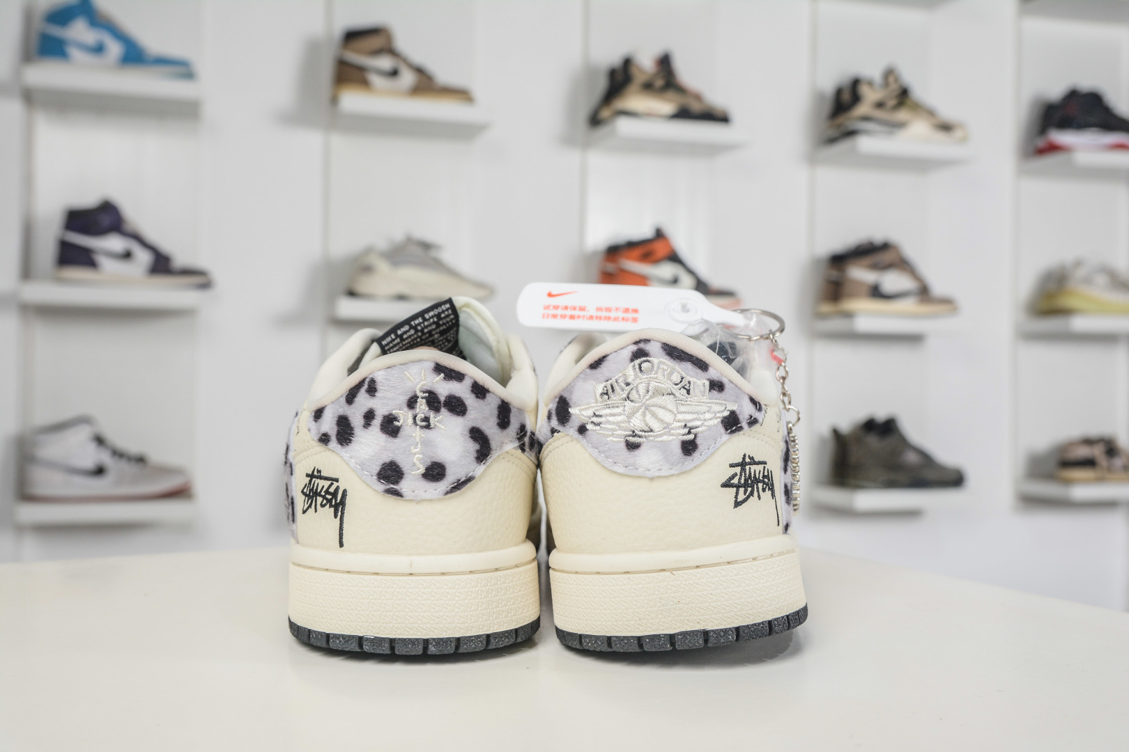 270 TS x Air Jordan x Stussy AJ1 Low 倒钩低帮联名斯图西-白灰黑豹纹 XJ0979-001