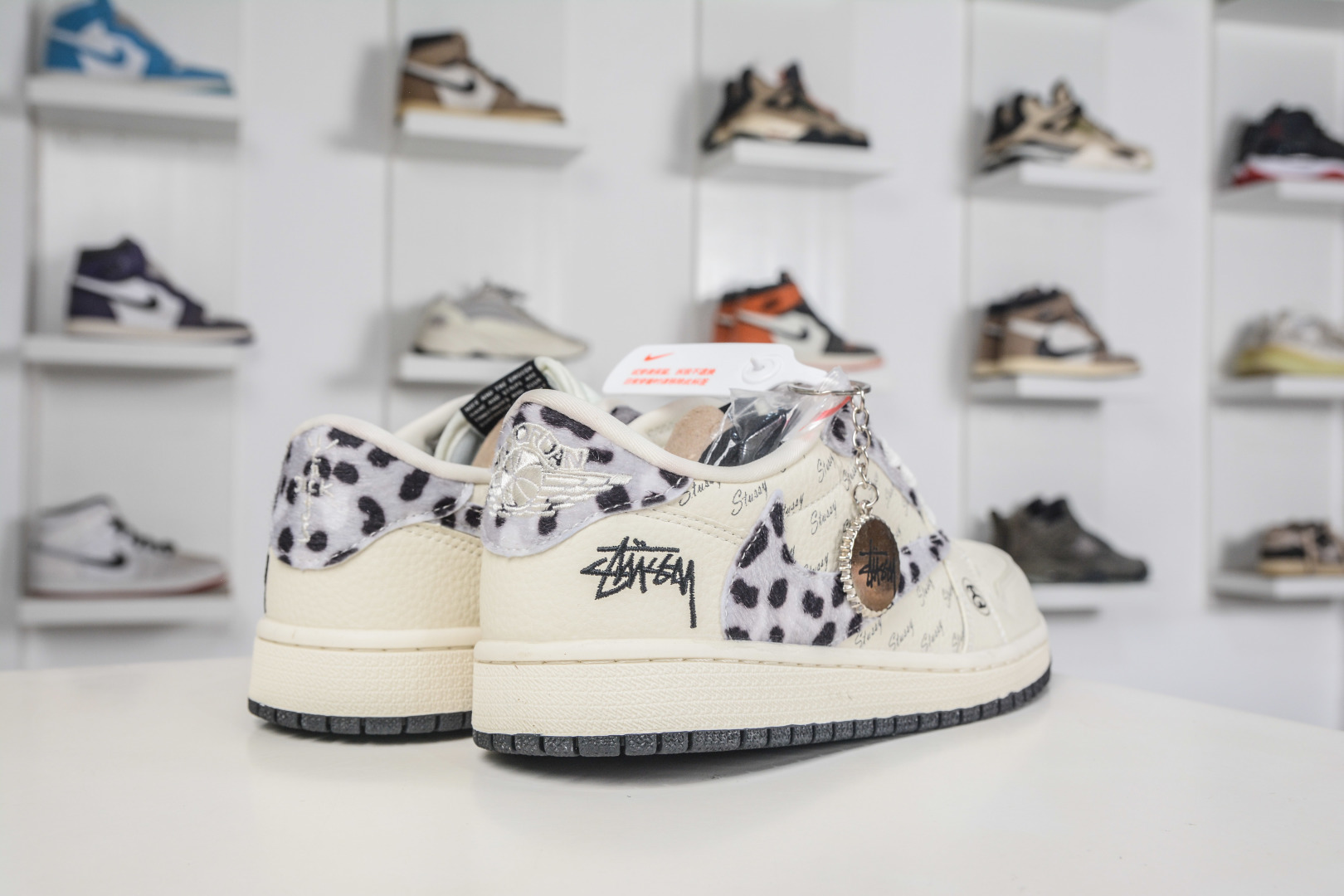 270 TS x Air Jordan x Stussy AJ1 Low 倒钩低帮联名斯图西-白灰黑豹纹 XJ0979-001