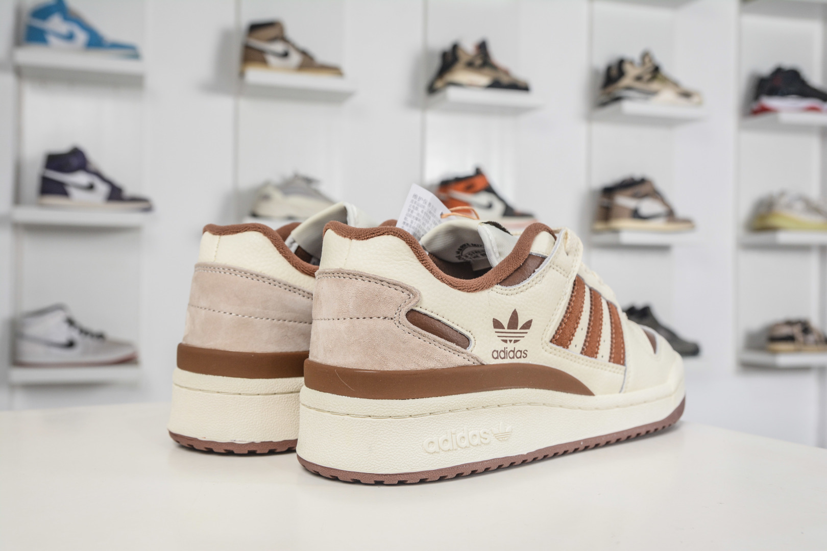220 AD Originals Forum Low 低帮百搭潮流休闲运动板鞋 IG3900-Chinese UA Cheap High Quatity Brand Clothes Bags handbags Sneakers wholesale wholesaler seller from China Factory suppliers Fashion Clothing Shoes best Quality Beautiful Price 220 AD Originals Forum Low 低帮百搭潮流休闲运动板鞋 IG3900