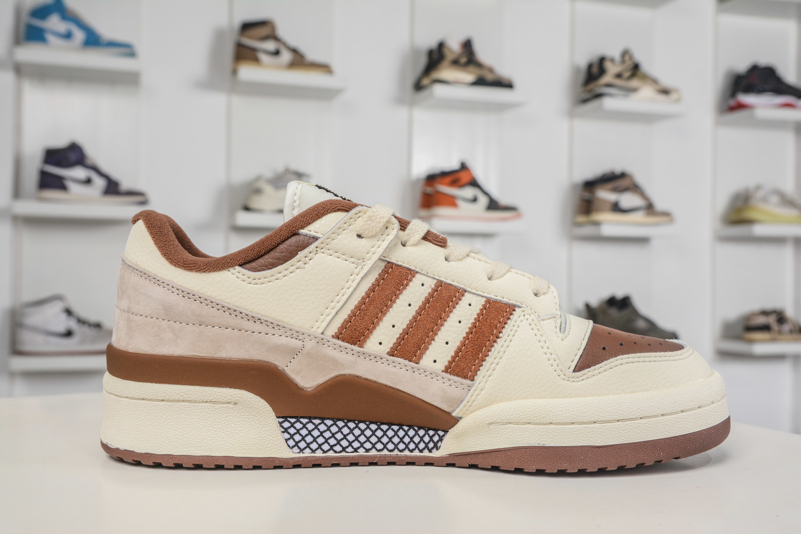 220 AD Originals Forum Low 低帮百搭潮流休闲运动板鞋 IG3900-Chinese UA Cheap High Quatity Brand Clothes Bags handbags Sneakers wholesale wholesaler seller from China Factory suppliers Fashion Clothing Shoes best Quality Beautiful Price 220 AD Originals Forum Low 低帮百搭潮流休闲运动板鞋 IG3900