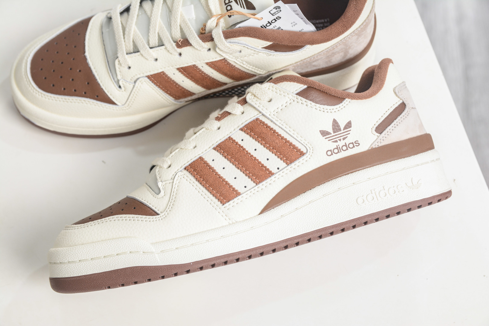 220 AD Originals Forum Low 低帮百搭潮流休闲运动板鞋 IG3900-Chinese UA Cheap High Quatity Brand Clothes Bags handbags Sneakers wholesale wholesaler seller from China Factory suppliers Fashion Clothing Shoes best Quality Beautiful Price 220 AD Originals Forum Low 低帮百搭潮流休闲运动板鞋 IG3900