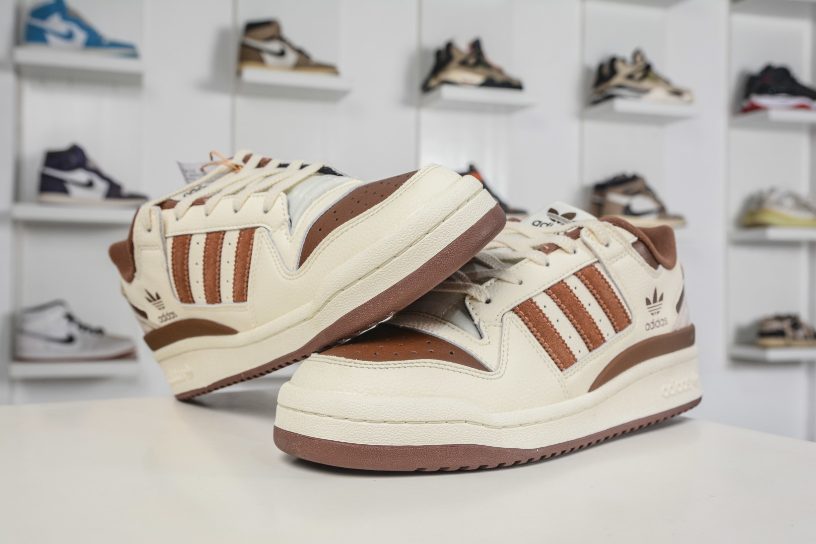 220 AD Originals Forum Low 低帮百搭潮流休闲运动板鞋 IG3900-Chinese UA Cheap High Quatity Brand Clothes Bags handbags Sneakers wholesale wholesaler seller from China Factory suppliers Fashion Clothing Shoes best Quality Beautiful Price 220 AD Originals Forum Low 低帮百搭潮流休闲运动板鞋 IG3900