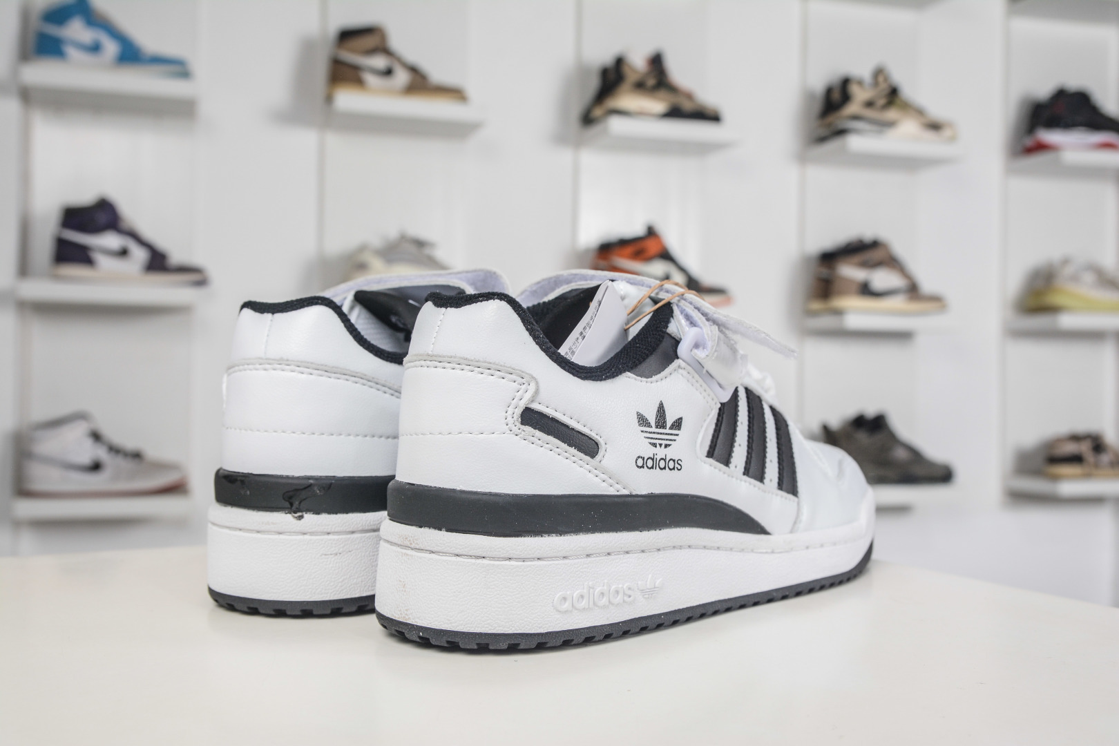 220 AD Originals Forum Low 低帮百搭潮流休闲运动板鞋 FY7757-Chinese UA Cheap High Quatity Brand Clothes Bags handbags Sneakers wholesale wholesaler seller from China Factory suppliers Fashion Clothing Shoes best Quality Beautiful Price 220 AD Originals Forum Low 低帮百搭潮流休闲运动板鞋 FY7757