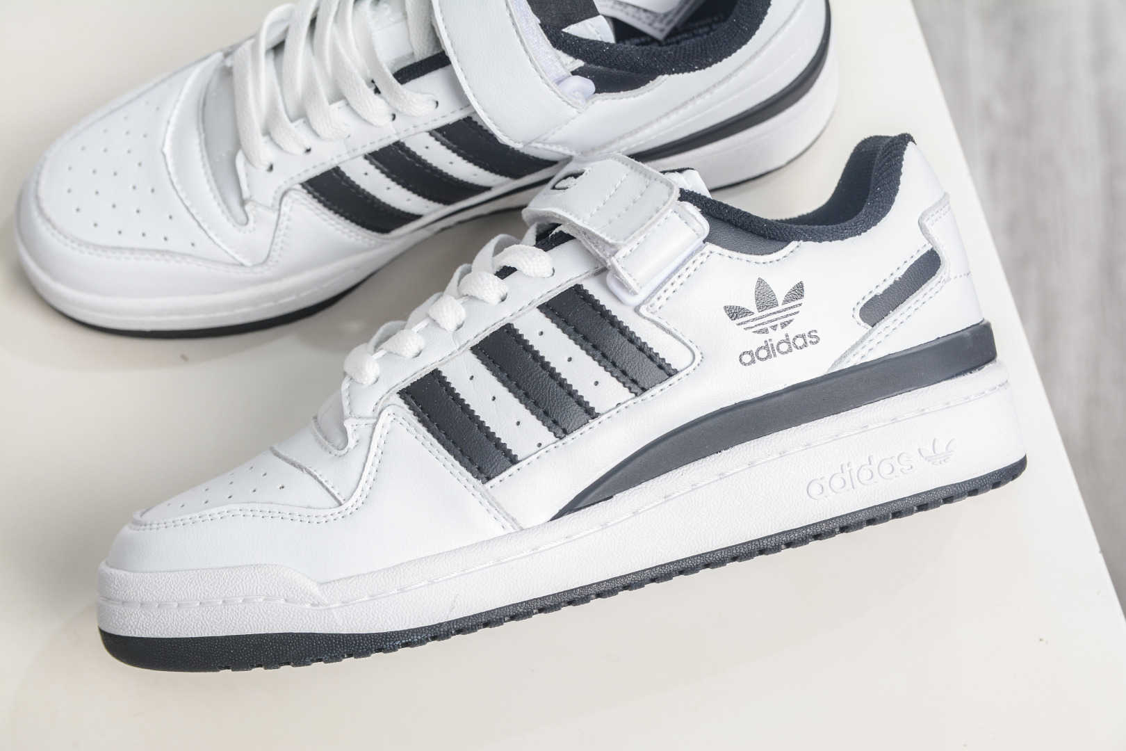 220 AD Originals Forum Low 低帮百搭潮流休闲运动板鞋 FY7757-Chinese UA Cheap High Quatity Brand Clothes Bags handbags Sneakers wholesale wholesaler seller from China Factory suppliers Fashion Clothing Shoes best Quality Beautiful Price 220 AD Originals Forum Low 低帮百搭潮流休闲运动板鞋 FY7757
