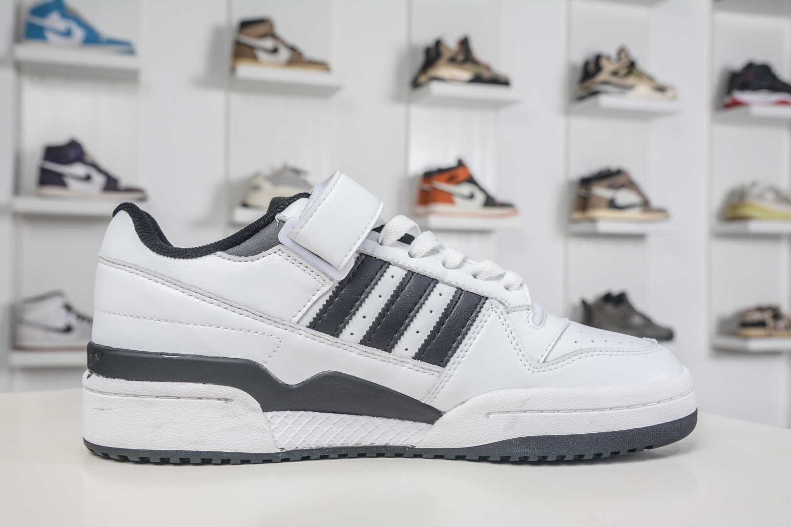 220 AD Originals Forum Low 低帮百搭潮流休闲运动板鞋 FY7757-Chinese UA Cheap High Quatity Brand Clothes Bags handbags Sneakers wholesale wholesaler seller from China Factory suppliers Fashion Clothing Shoes best Quality Beautiful Price 220 AD Originals Forum Low 低帮百搭潮流休闲运动板鞋 FY7757