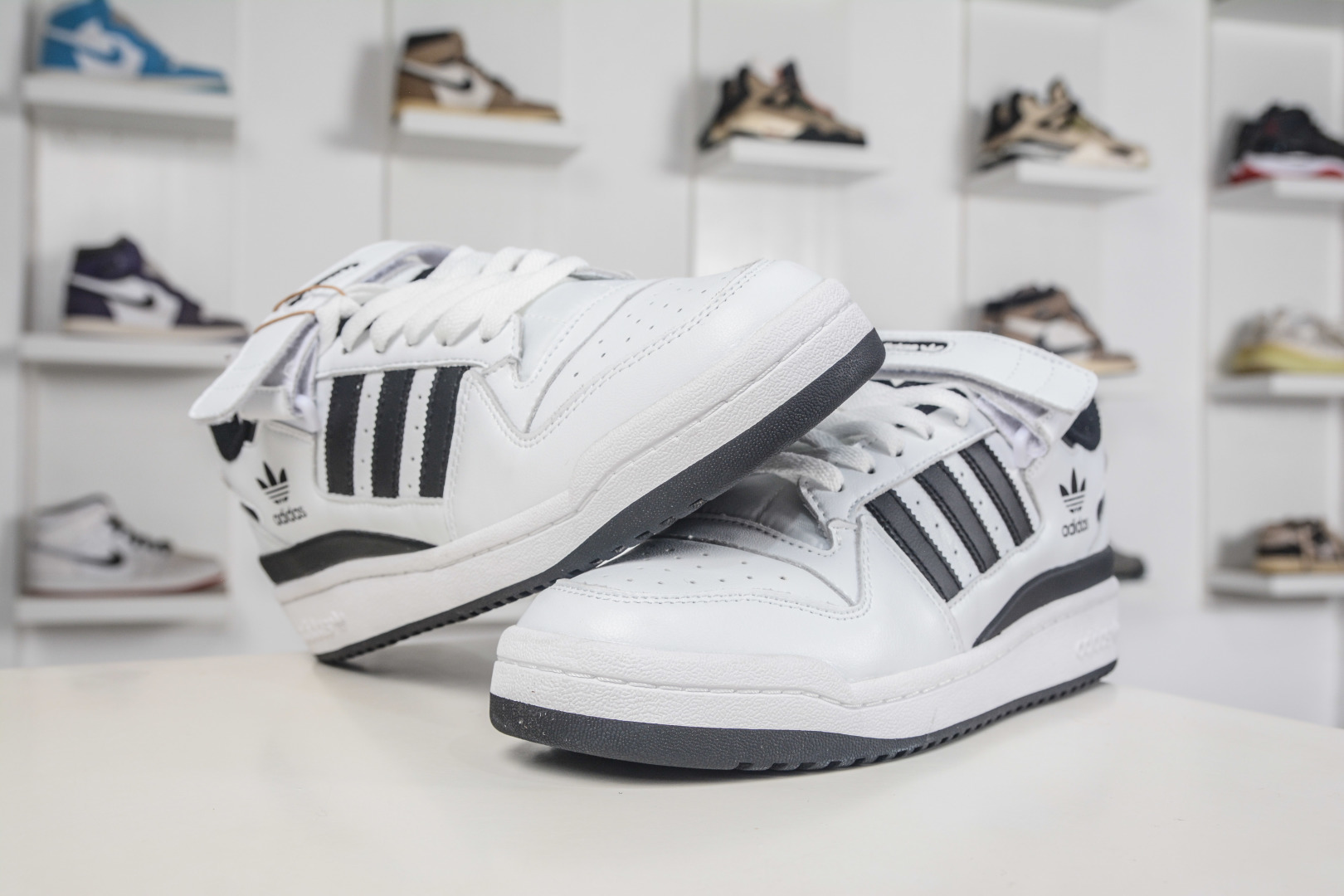 220 AD Originals Forum Low 低帮百搭潮流休闲运动板鞋 FY7757-Chinese UA Cheap High Quatity Brand Clothes Bags handbags Sneakers wholesale wholesaler seller from China Factory suppliers Fashion Clothing Shoes best Quality Beautiful Price 220 AD Originals Forum Low 低帮百搭潮流休闲运动板鞋 FY7757