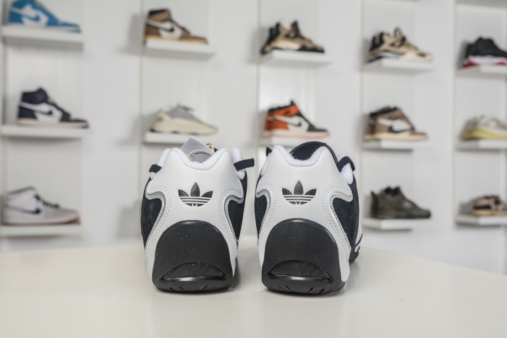 190 Adidas Originals Adiracer Lo 阿迪达斯潮流防滑耐磨休闲跑步鞋 JP7009-Chinese UA Cheap High Quatity Brand Clothes Bags handbags Sneakers wholesale wholesaler seller from China Factory suppliers Fashion Clothing Shoes best Quality Beautiful Price 190 Adidas Originals Adiracer Lo 阿迪达斯潮流防滑耐磨休闲跑步鞋 JP7009