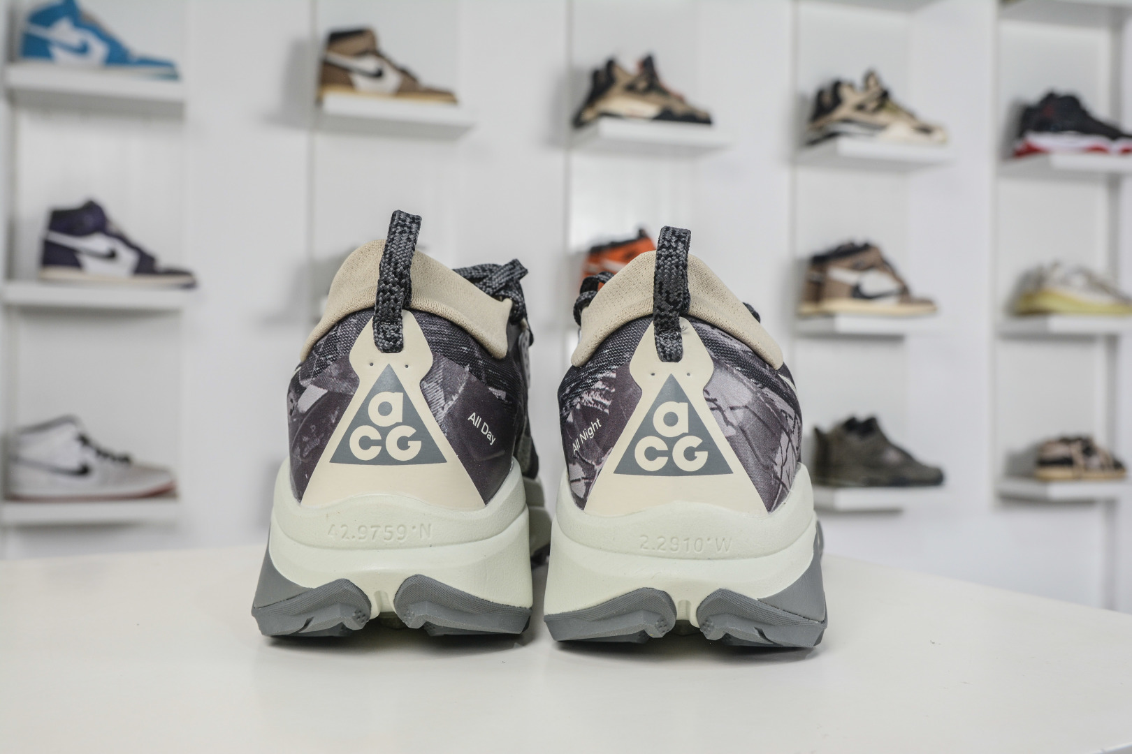 190 NK ACG ZEGAMA TRAIL 6 网面透气跑步鞋 兼顾迅疾外观和稳固脚感 HV8113-003-Chinese UA Cheap High Quatity Brand Clothes Bags handbags Sneakers wholesale wholesaler seller from China Factory suppliers Fashion Clothing Shoes best Quality Beautiful Price 190 NK ACG ZEGAMA TRAIL 6 网面透气跑步鞋 兼顾迅疾外观和稳固脚感 HV8113-003