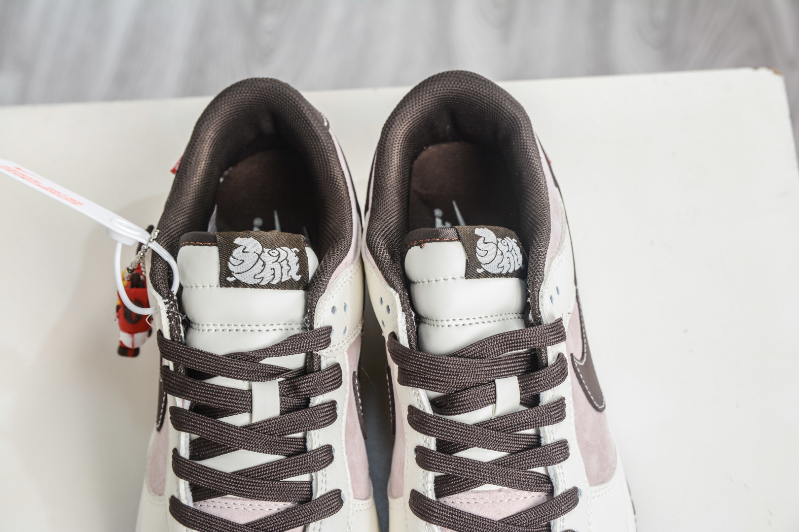 270 Nike SB Dunk Low x Superme SUP马年限定联名-白粉棕 XZ5899-118-Chinese UA Cheap High Quatity Brand Clothes Bags handbags Sneakers wholesale wholesaler seller from China Factory suppliers Fashion Clothing Shoes best Quality Beautiful Price 270 Nike SB Dunk Low x Superme SUP马年限定联名-白粉棕 XZ5899-118