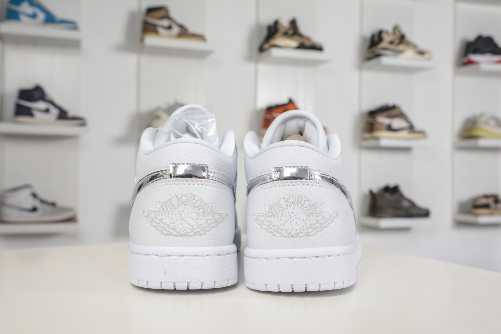 180 Air Jordan 1 Low 白银 AJ1 低帮休闲板鞋 IQ9381-100