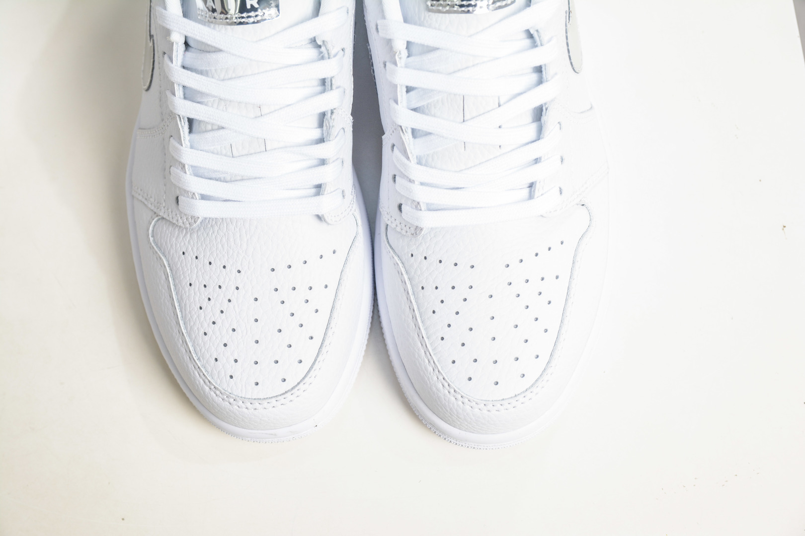 180 Air Jordan 1 Low 白银 AJ1 低帮休闲板鞋 IQ9381-100