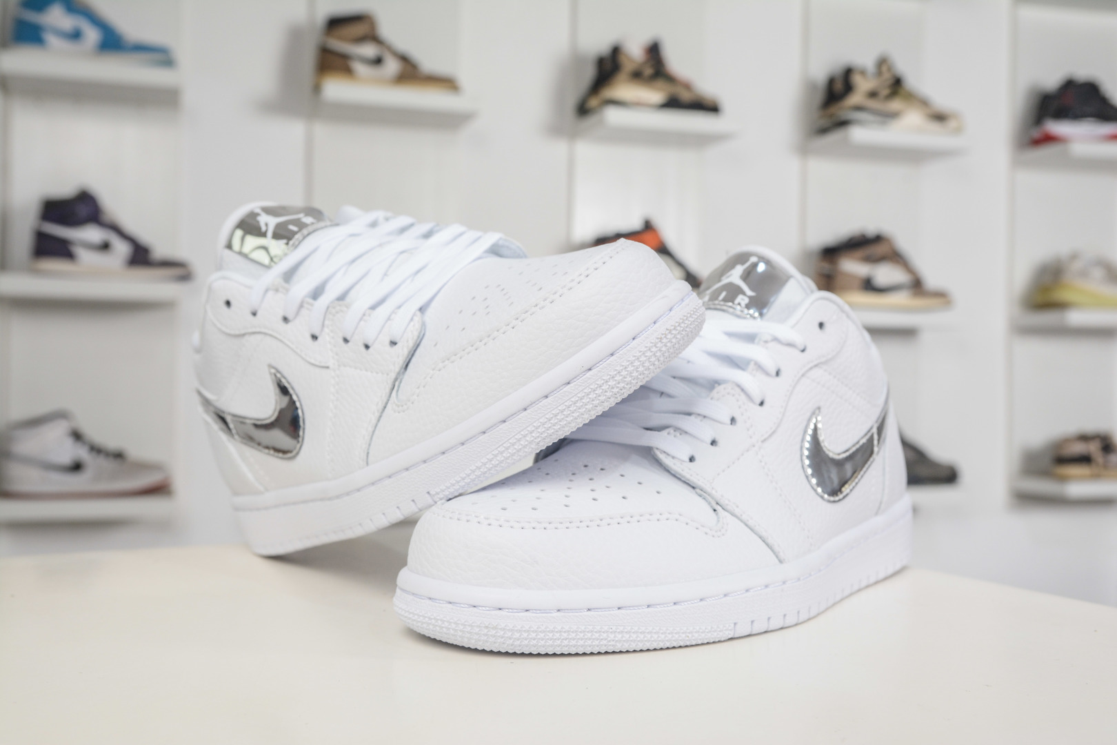 180 Air Jordan 1 Low 白银 AJ1 低帮休闲板鞋 IQ9381-100