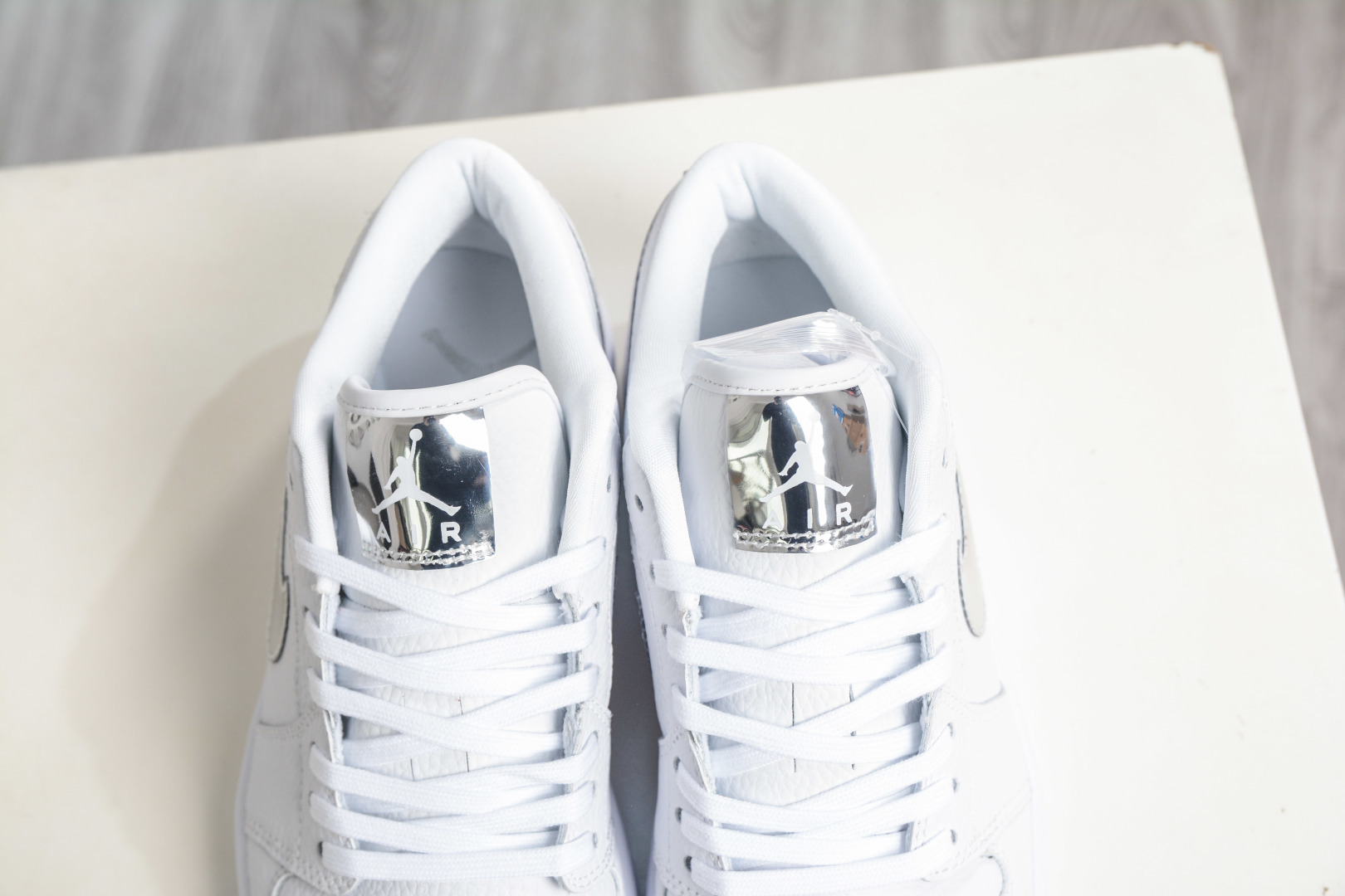180 Air Jordan 1 Low 白银 AJ1 低帮休闲板鞋 IQ9381-100