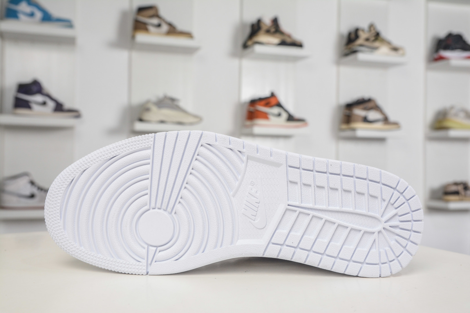180 Air Jordan 1 Low 白银 AJ1 低帮休闲板鞋 IQ9381-100