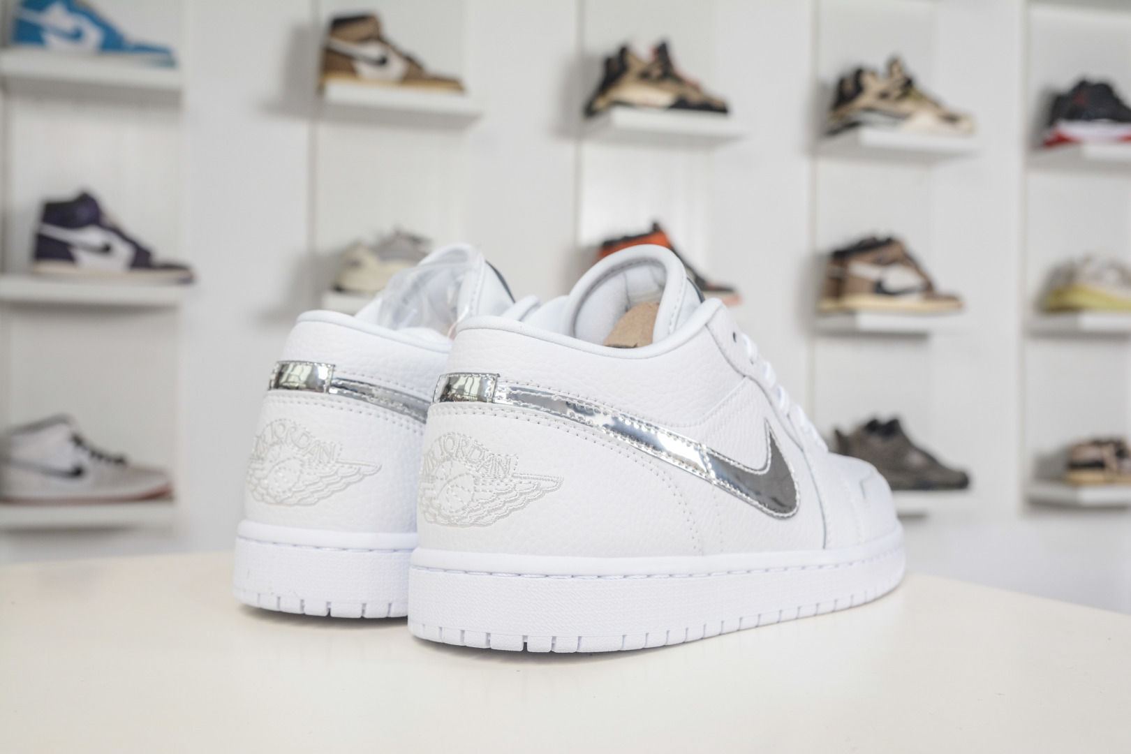 180 Air Jordan 1 Low 白银 AJ1 低帮休闲板鞋 IQ9381-100