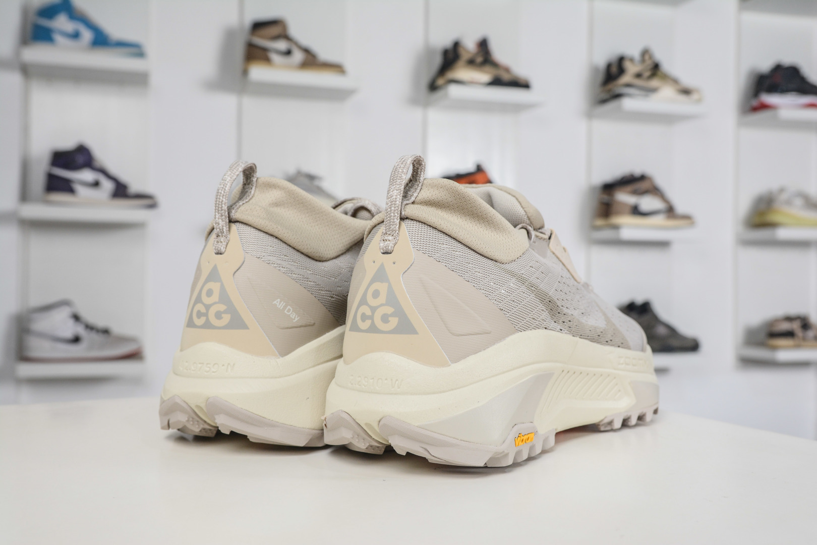 190 NK ACG ZEGAMA TRAIL 6 网面透气跑步鞋 兼顾迅疾外观和稳固脚感 HV8113-200-Chinese UA Cheap High Quatity Brand Clothes Bags handbags Sneakers wholesale wholesaler seller from China Factory suppliers Fashion Clothing Shoes best Quality Beautiful Price 190 NK ACG ZEGAMA TRAIL 6 网面透气跑步鞋 兼顾迅疾外观和稳固脚感 HV8113-200
