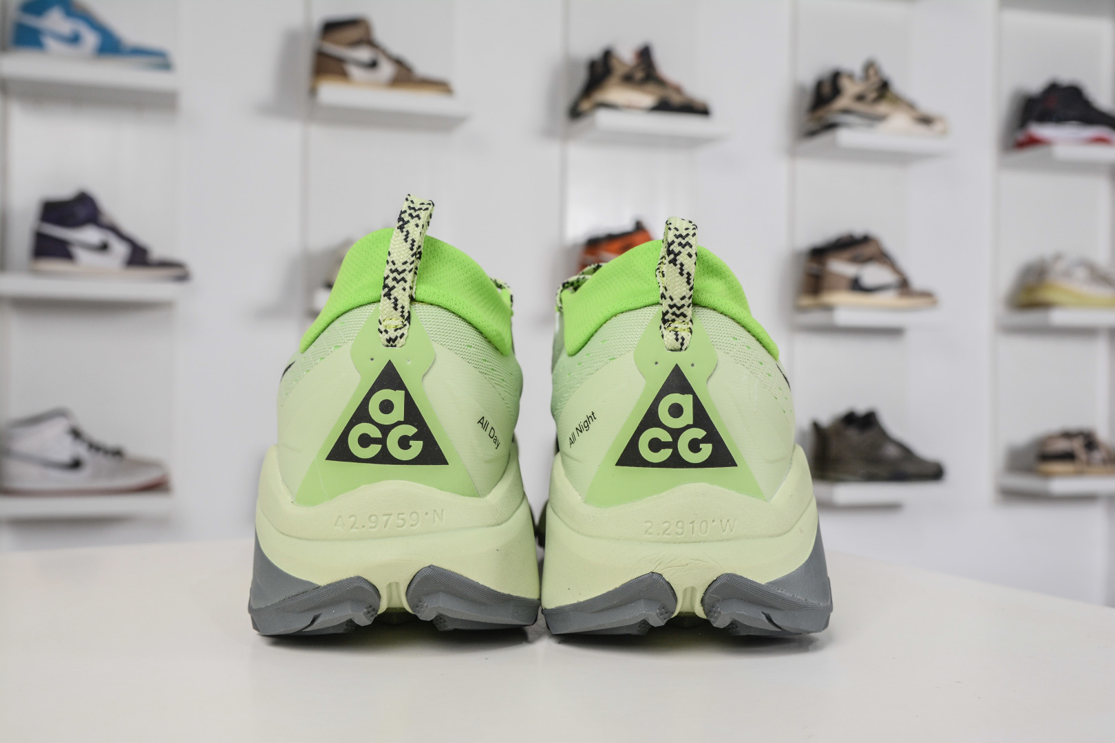 NK ACG ZEGAMA TRAIL 6 网面透气跑步鞋 兼顾迅疾外观和稳固脚感 HV8113-011