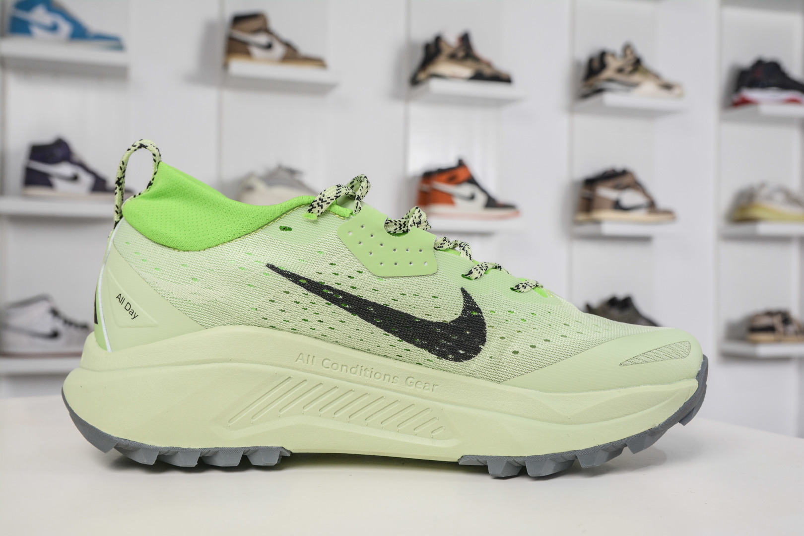 NK ACG ZEGAMA TRAIL 6 网面透气跑步鞋 兼顾迅疾外观和稳固脚感 HV8113-011