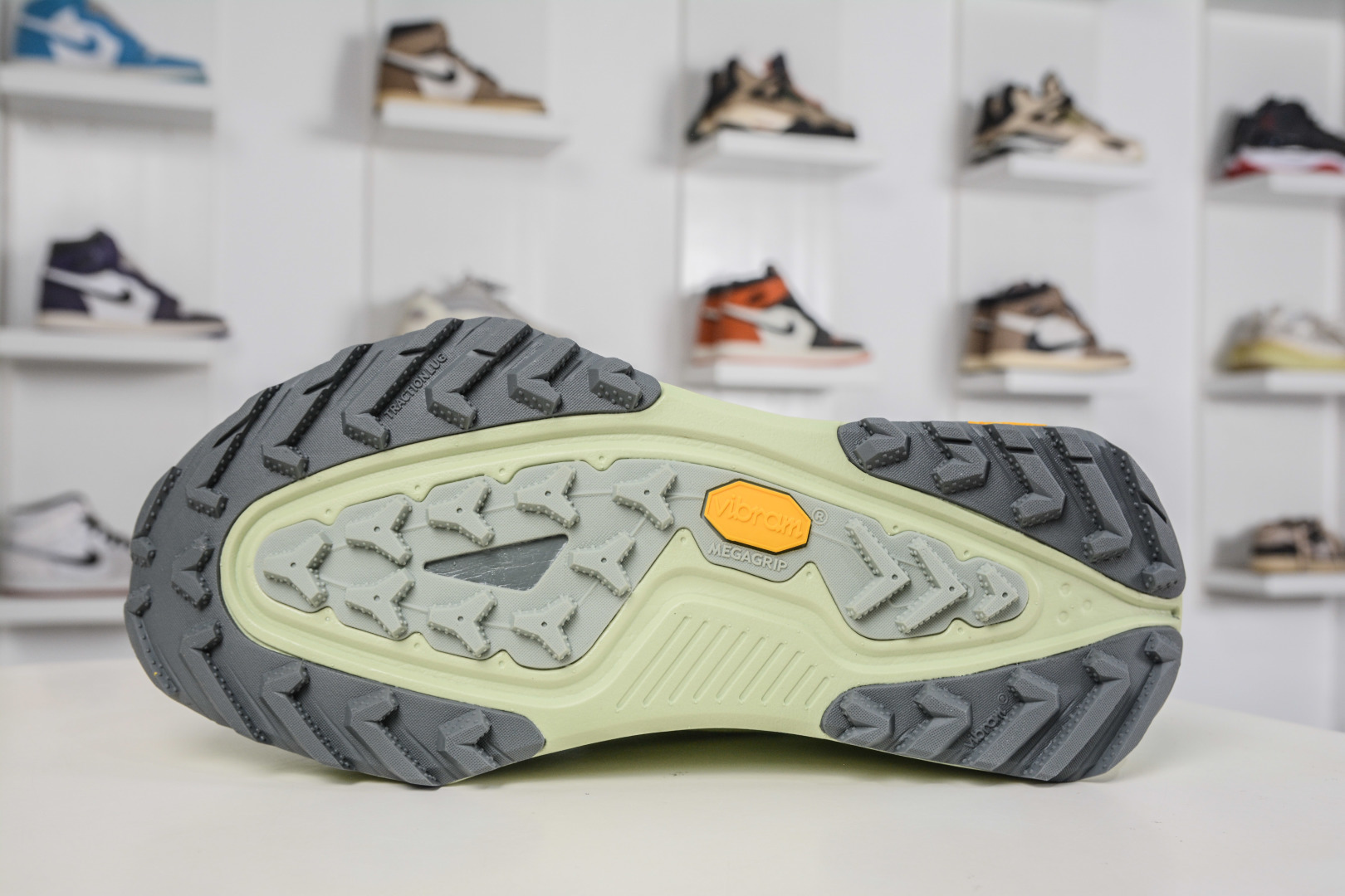 NK ACG ZEGAMA TRAIL 6 网面透气跑步鞋 兼顾迅疾外观和稳固脚感 HV8113-011