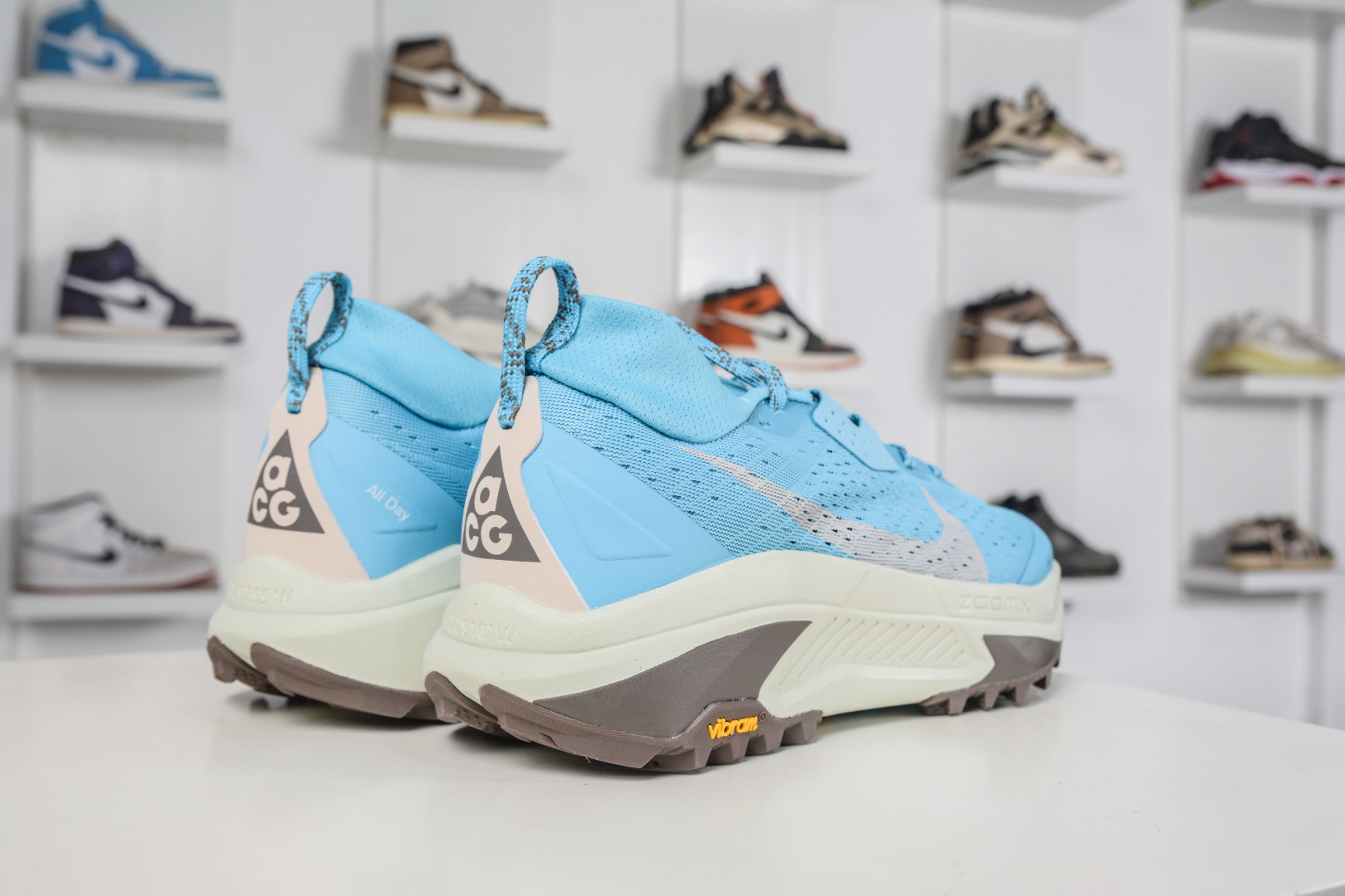 NK ACG ZEGAMA TRAIL 6 网面透气跑步鞋 兼顾迅疾外观和稳固脚感 HV8113-400