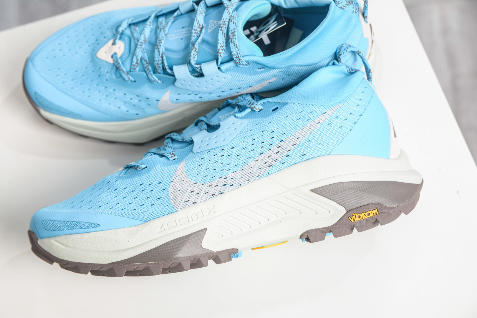 NK ACG ZEGAMA TRAIL 6 网面透气跑步鞋 兼顾迅疾外观和稳固脚感 HV8113-400