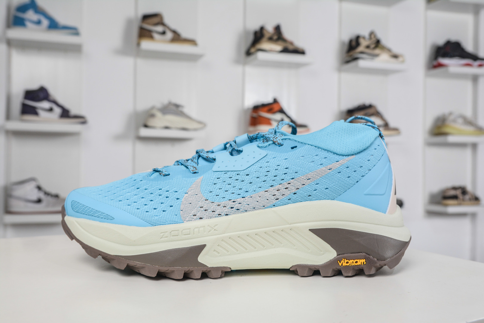 NK ACG ZEGAMA TRAIL 6 网面透气跑步鞋 兼顾迅疾外观和稳固脚感 HV8113-400