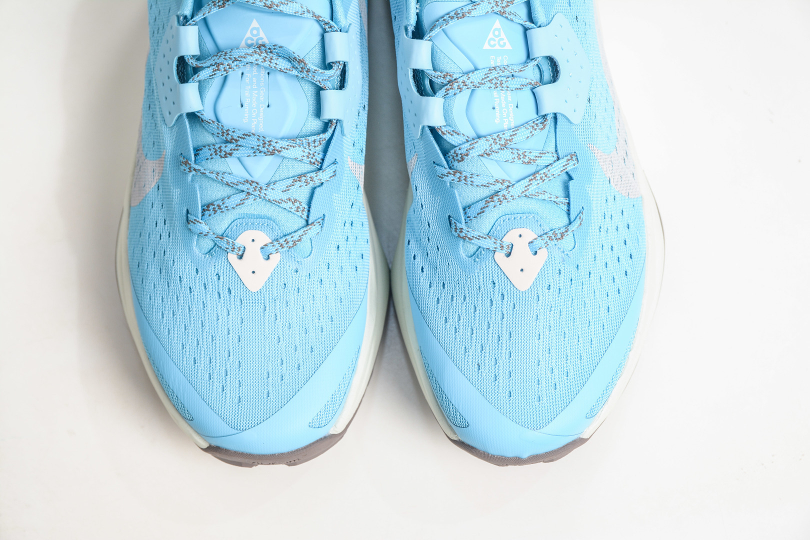 NK ACG ZEGAMA TRAIL 6 网面透气跑步鞋 兼顾迅疾外观和稳固脚感 HV8113-400