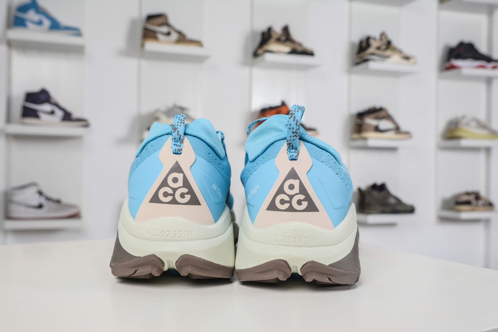 NK ACG ZEGAMA TRAIL 6 网面透气跑步鞋 兼顾迅疾外观和稳固脚感 HV8113-400