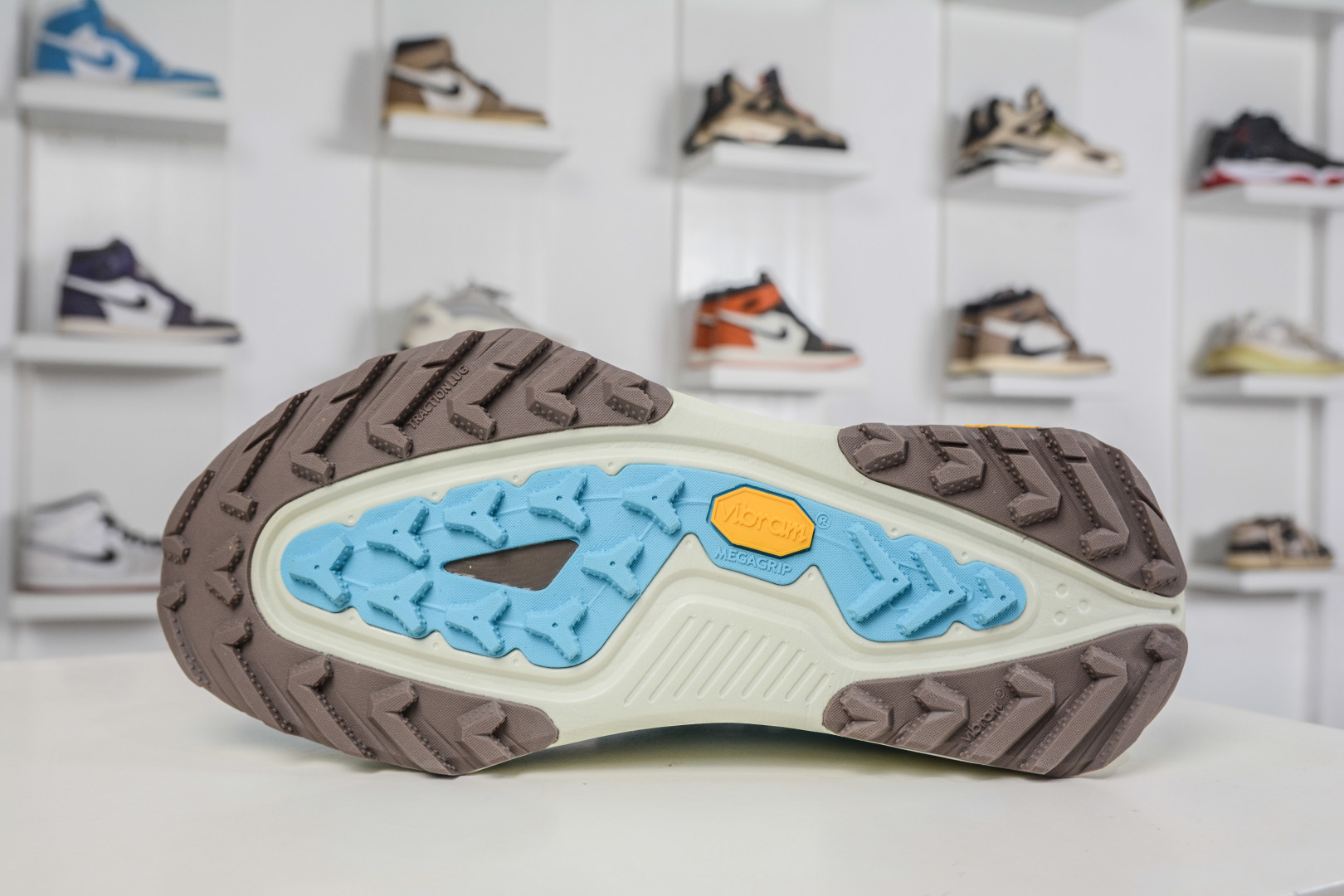NK ACG ZEGAMA TRAIL 6 网面透气跑步鞋 兼顾迅疾外观和稳固脚感 HV8113-400